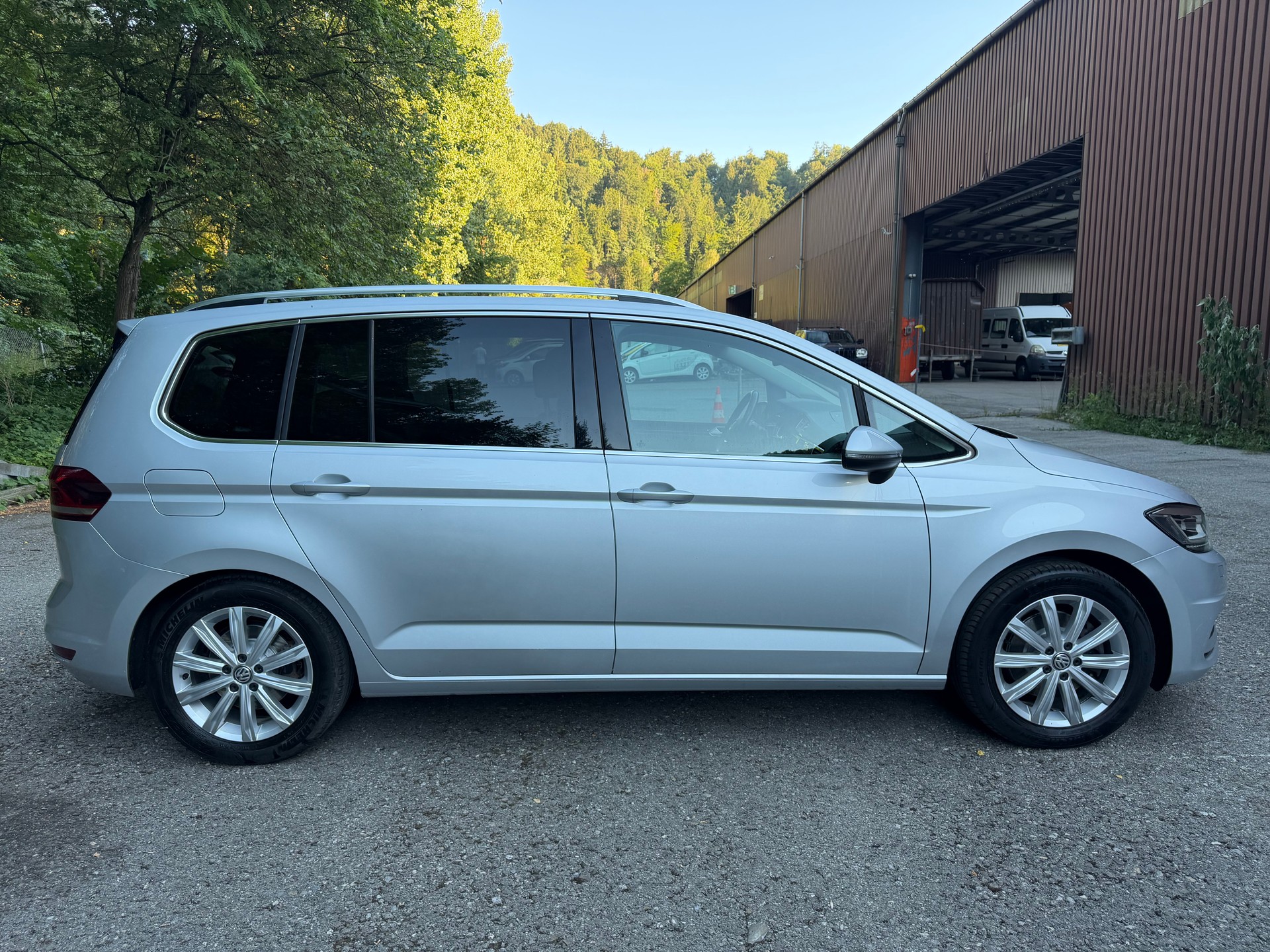 VW Touran 2.0 TDI BlueMotion Technology Highline DSG-image-8