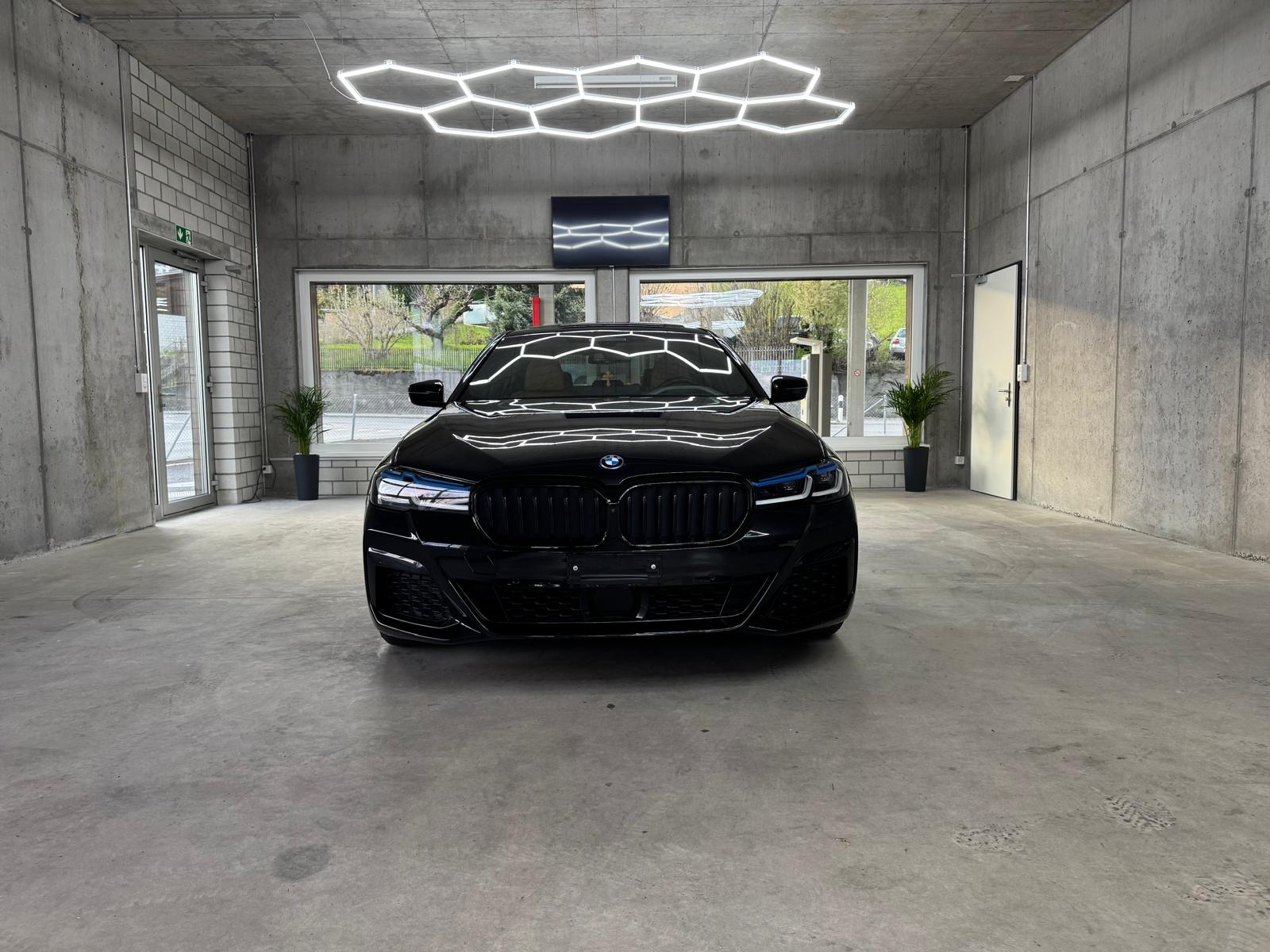 BMW 545e xDrive M Sport Pro Steptronic-image-1