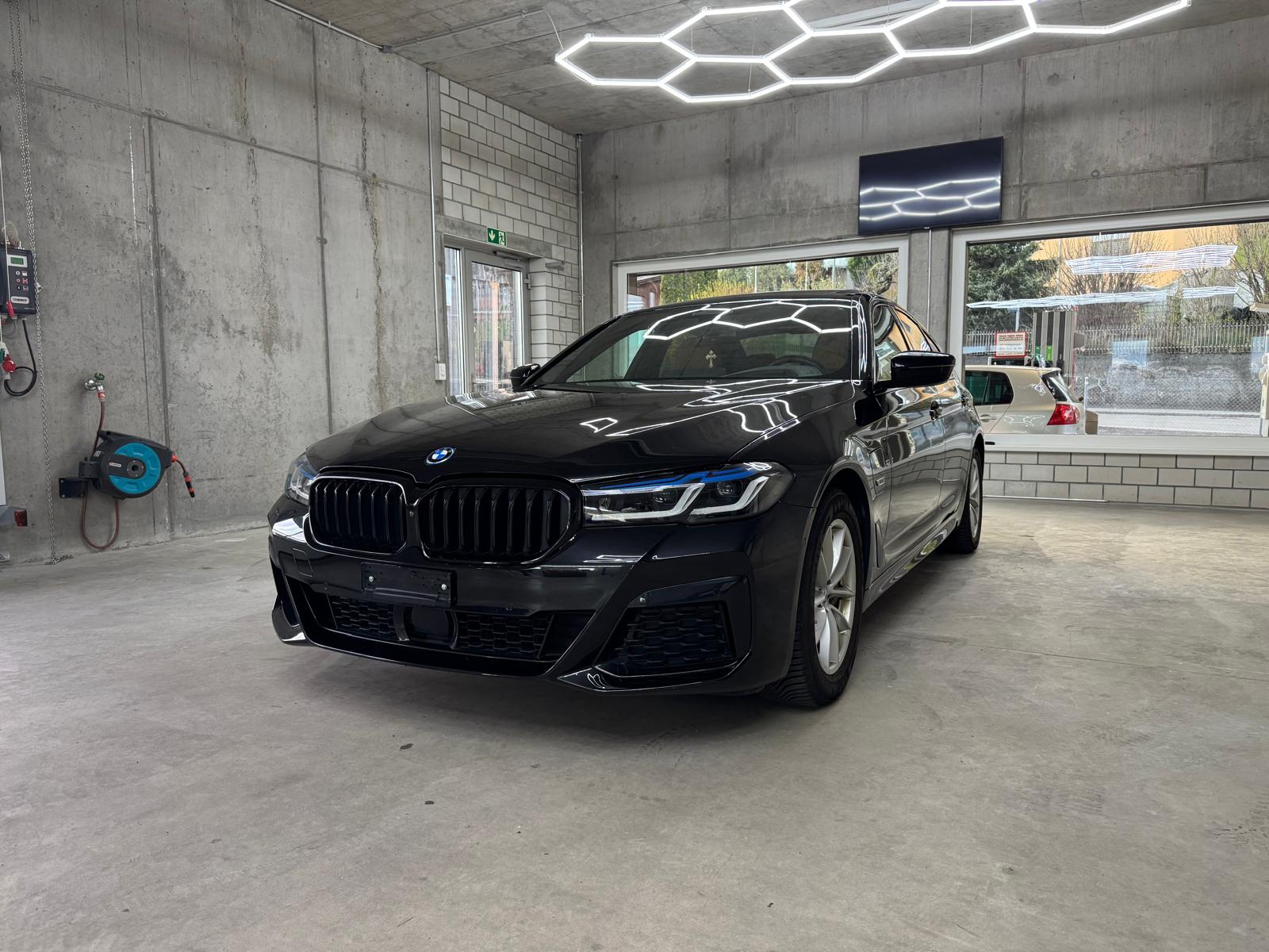 BMW 545e xDrive M Sport Pro Steptronic-image-0