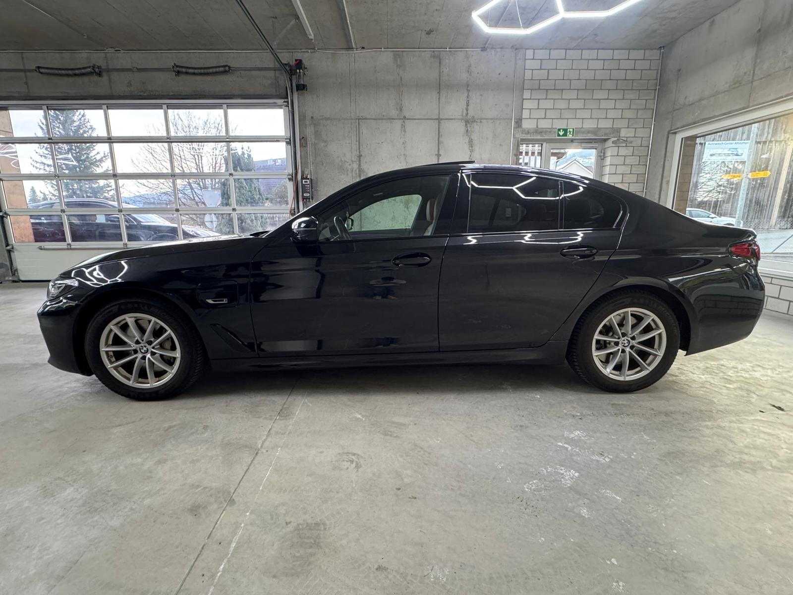 BMW 545e xDrive M Sport Pro Steptronic-image-2