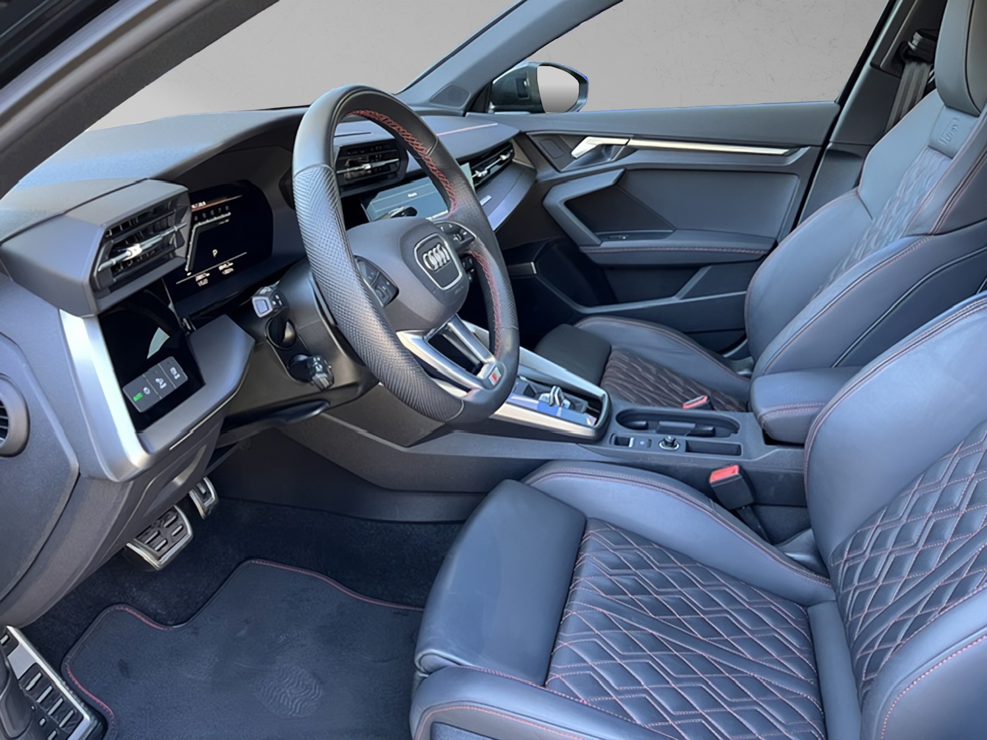 AUDI S3 Sportback 2.0 TFSI quattro S-tronic-image-4