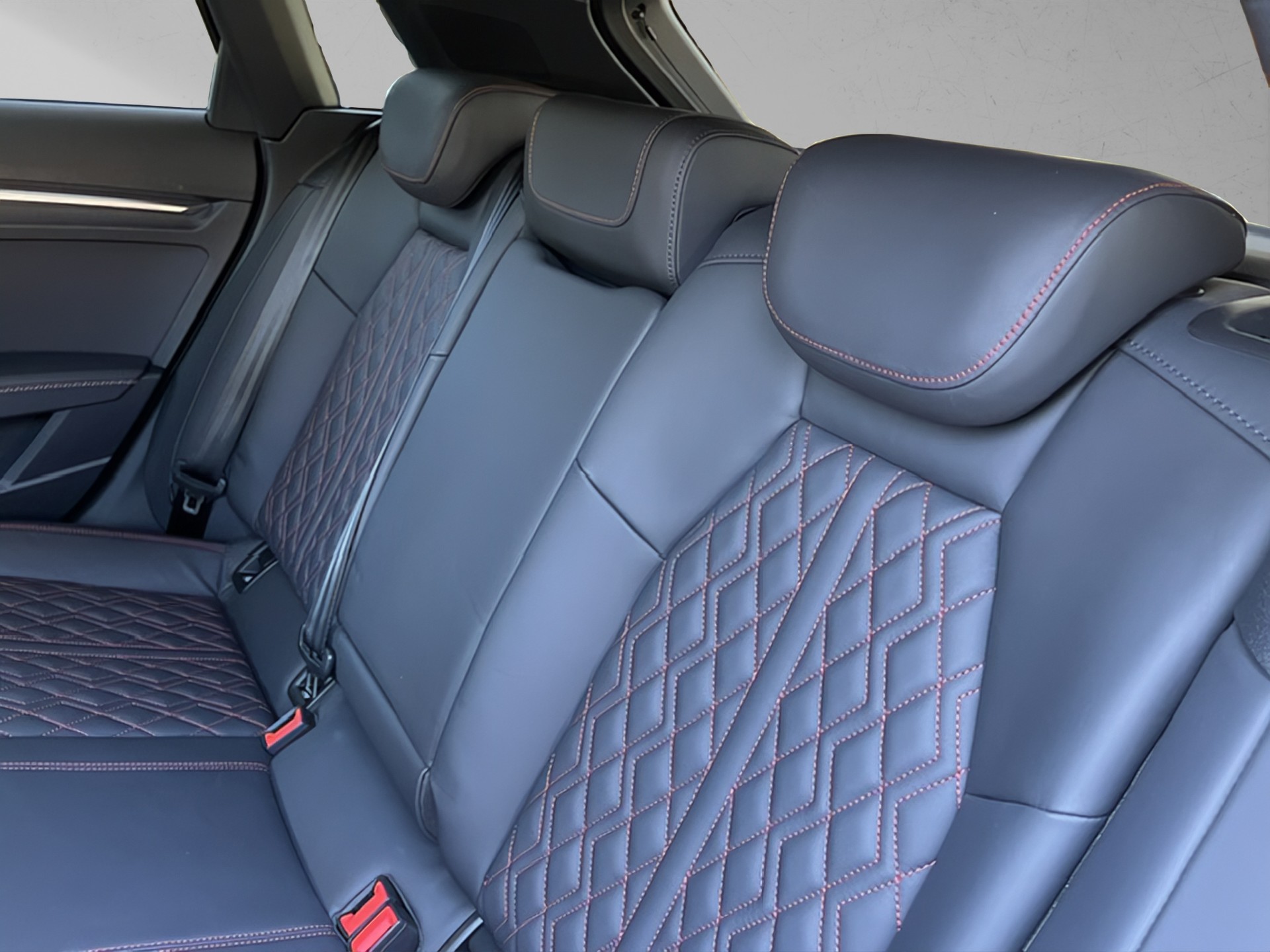 AUDI S3 Sportback 2.0 TFSI quattro S-tronic-image-20