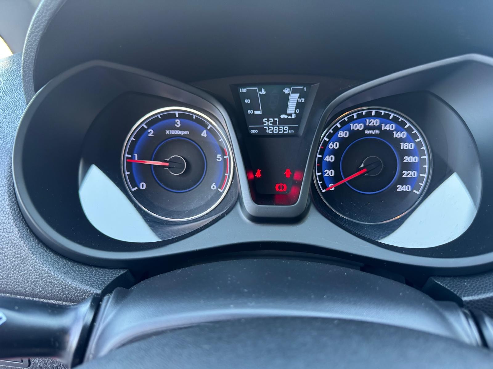 HYUNDAI iX20 1.6 CRDi Vertex-image-13