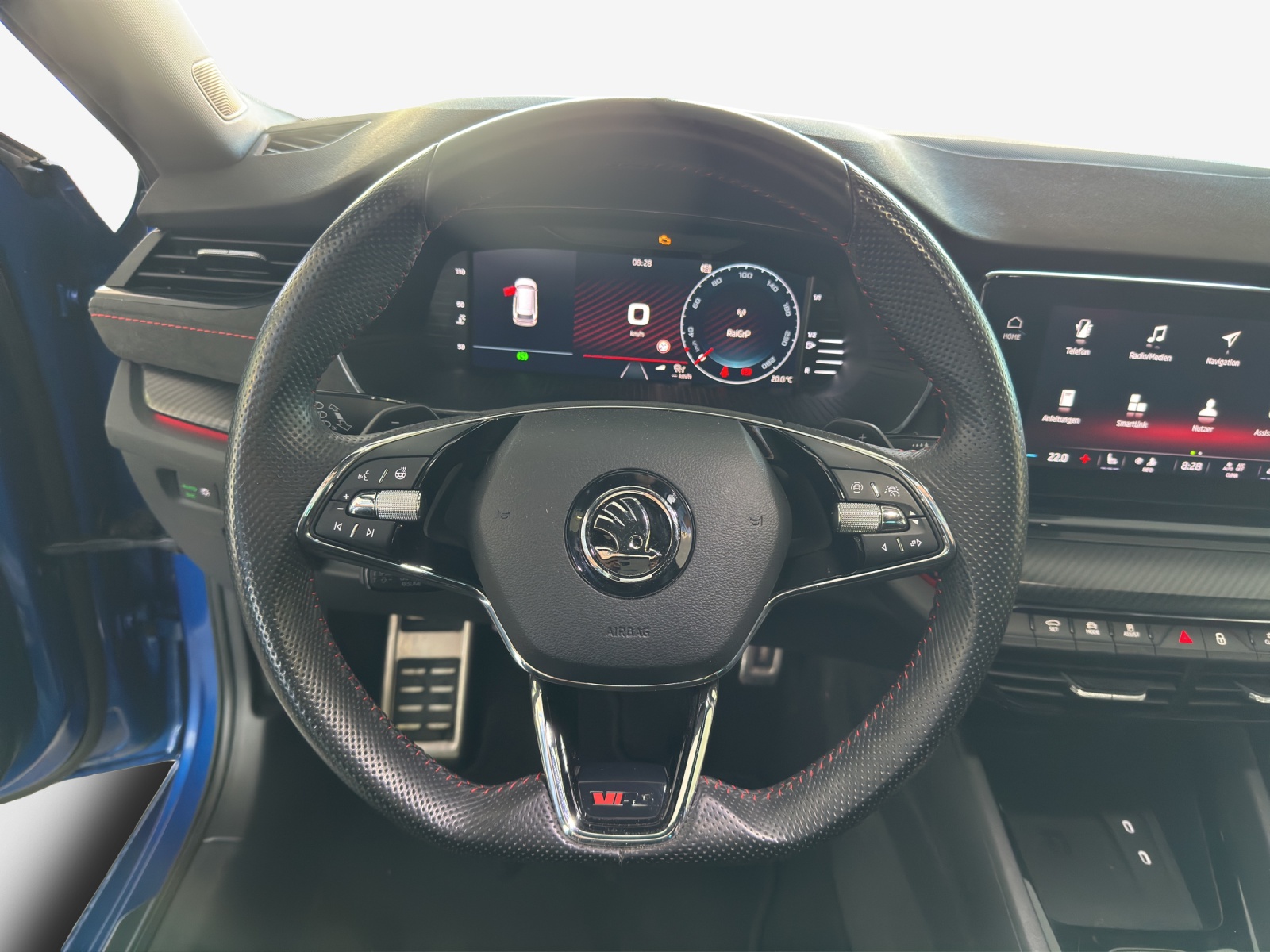 SKODA Octavia Combi 2.0 TSI DSG RS-image-9