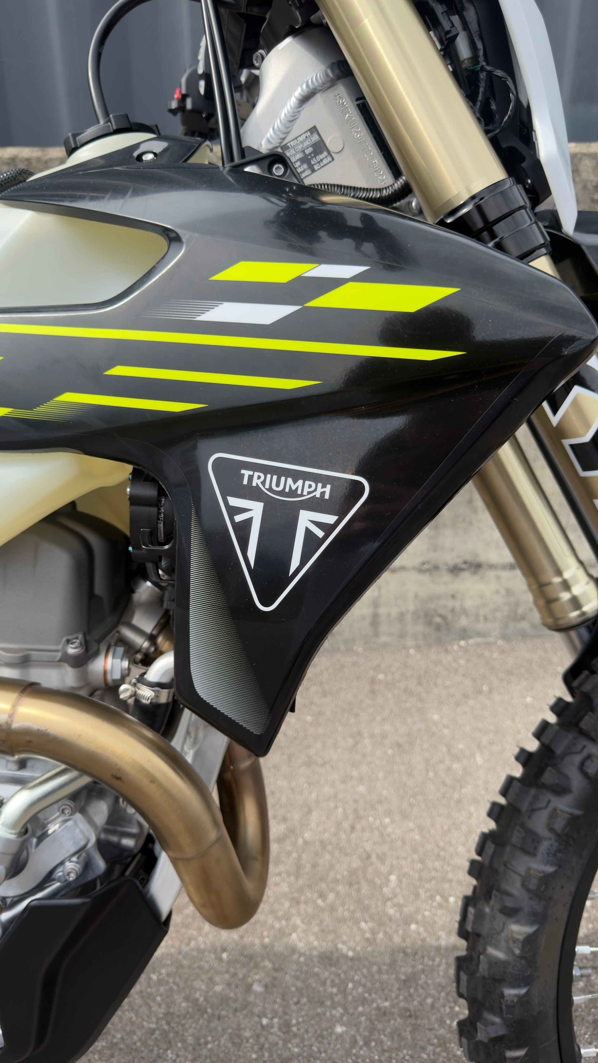 TRIUMPH TF 450 E-showroom-element-3