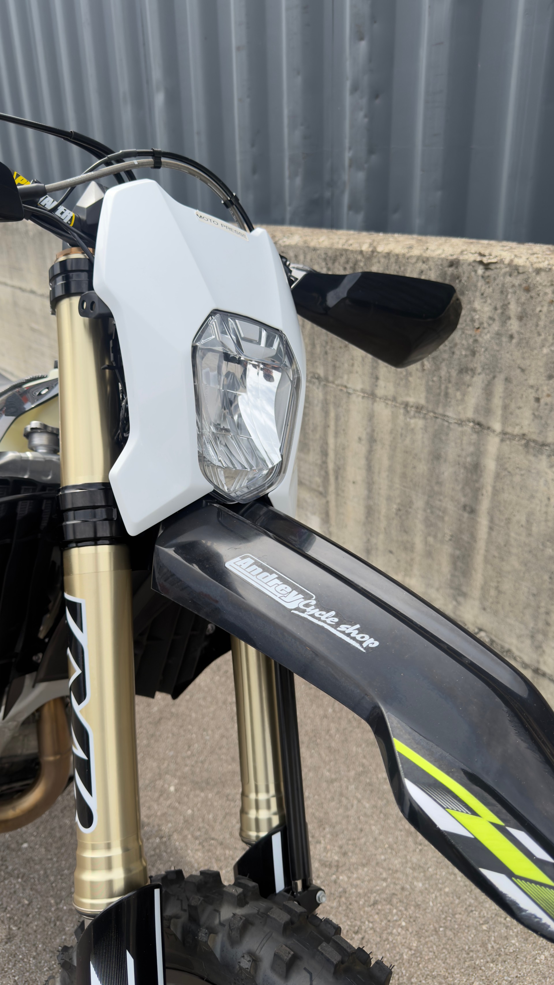 TRIUMPH TF 450 E-showroom-element-1