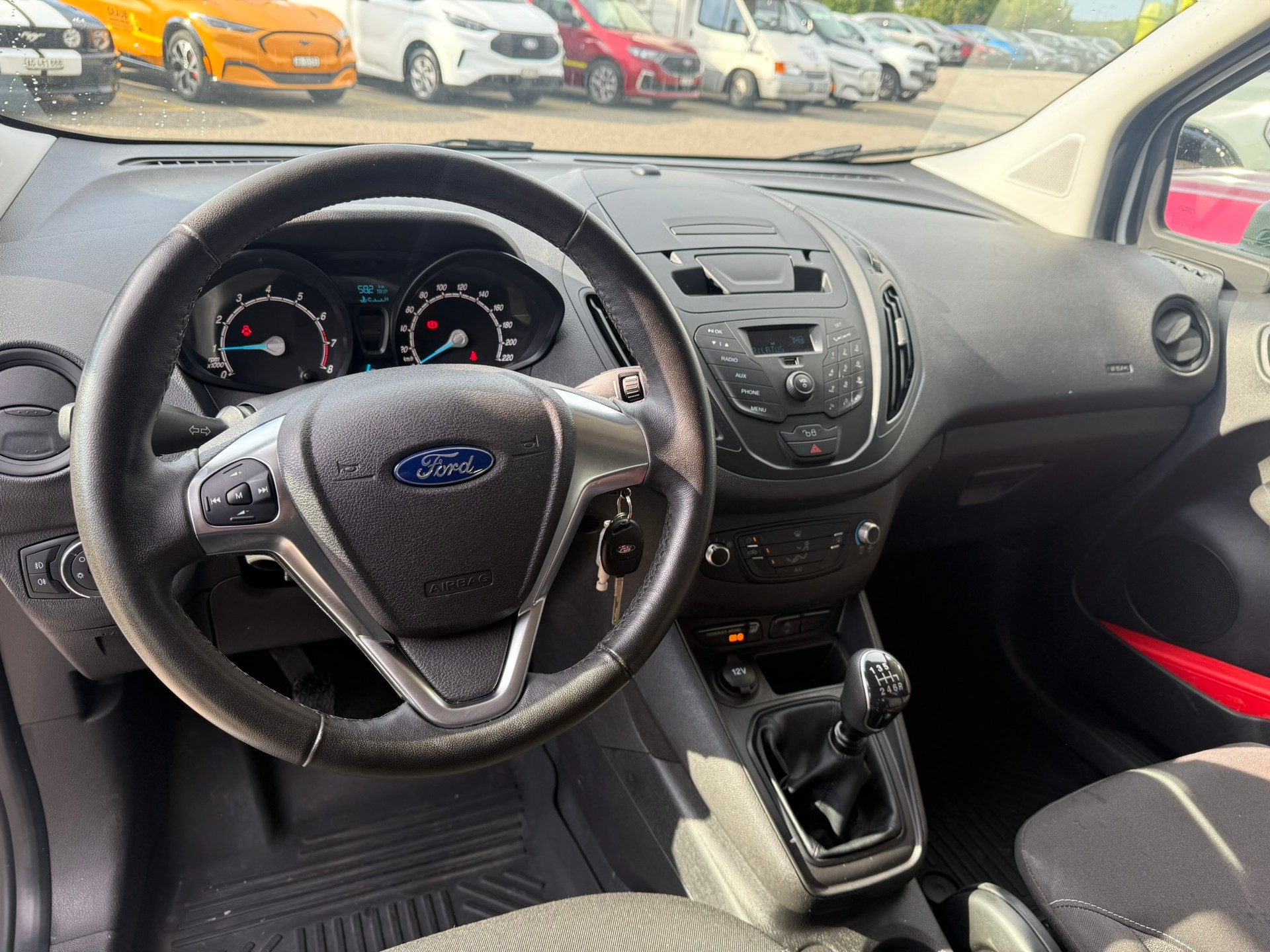 FORD Transit Courier Van 1.0 EcoBoost Trend-image-8