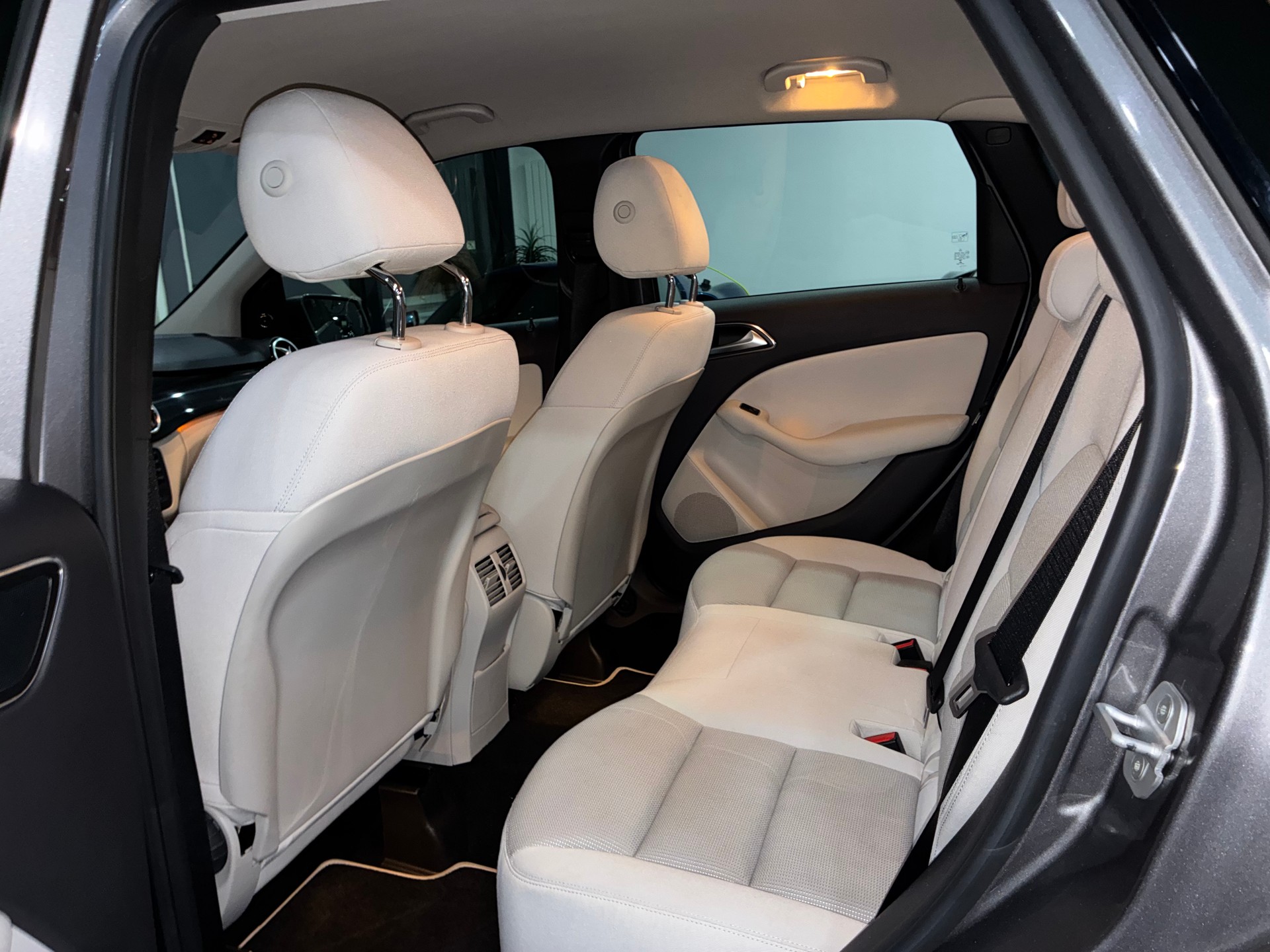 MERCEDES-BENZ B 220 4Matic 7G-DCT-image-11