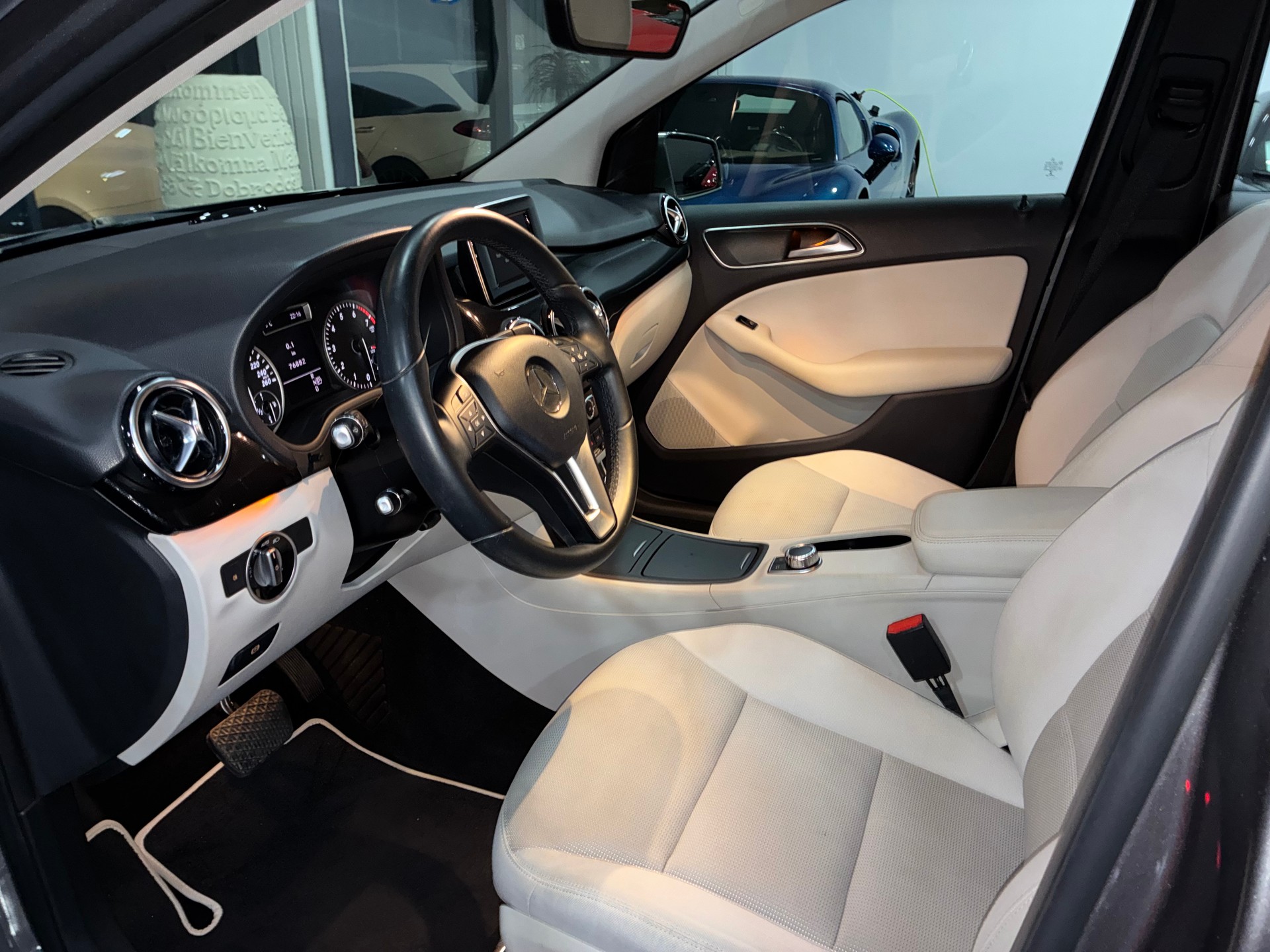MERCEDES-BENZ B 220 4Matic 7G-DCT-image-9