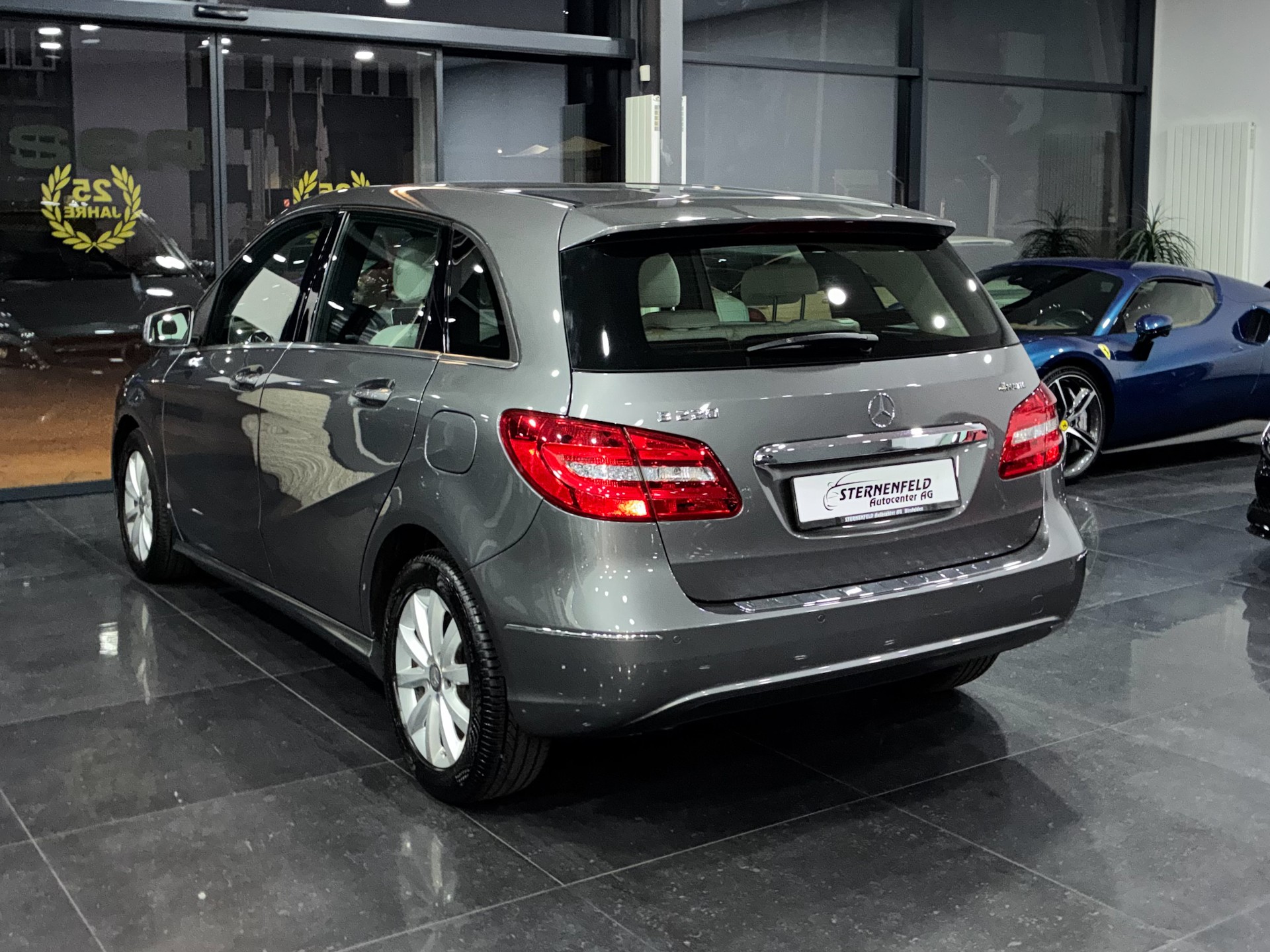 MERCEDES-BENZ B 220 4Matic 7G-DCT-image-2