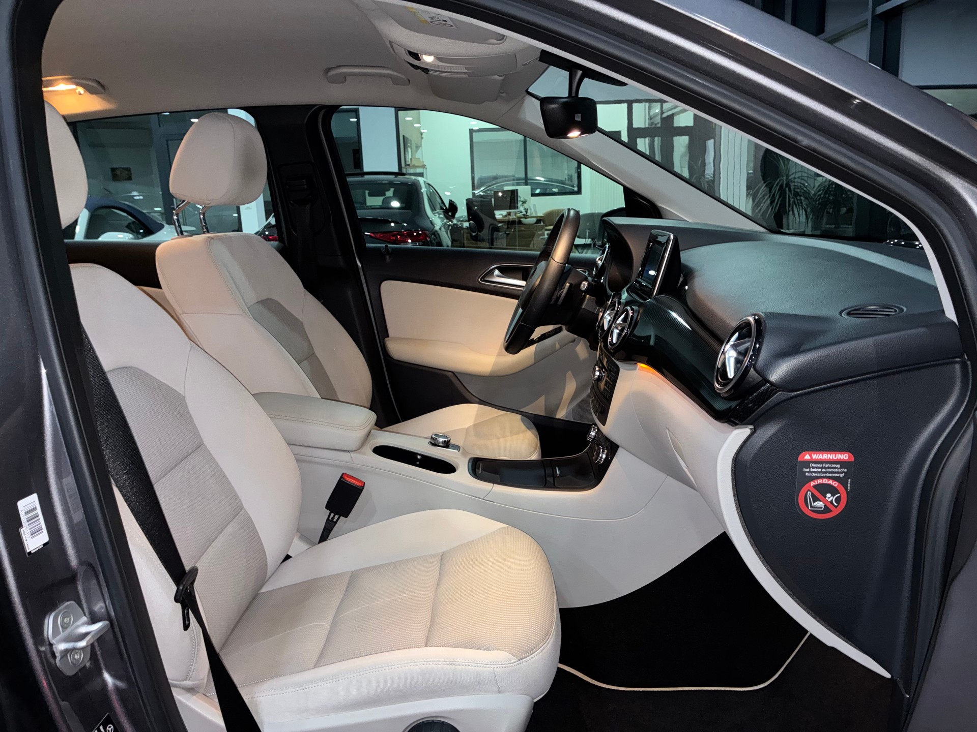MERCEDES-BENZ B 220 4Matic 7G-DCT-image-10