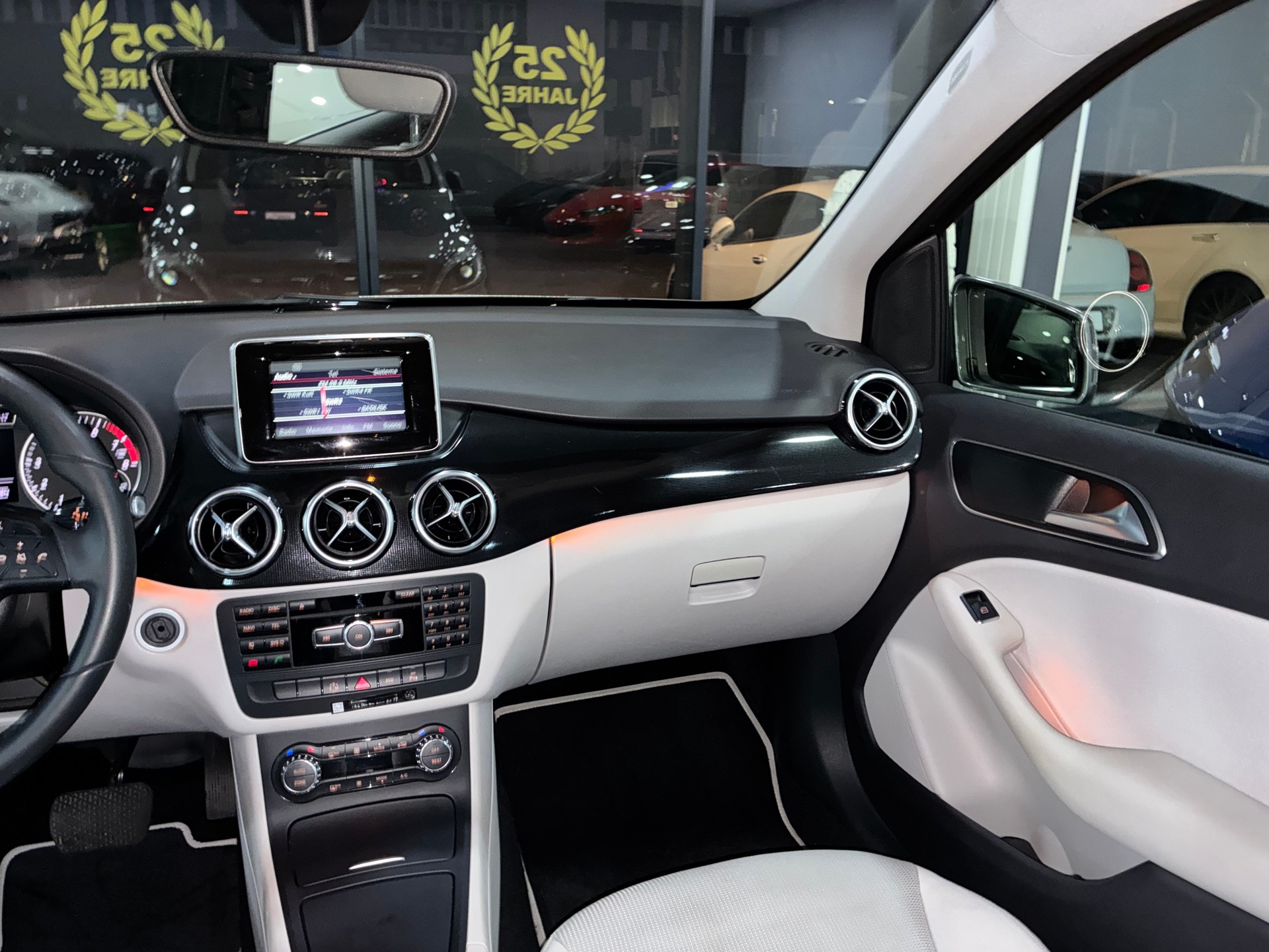 MERCEDES-BENZ B 220 4Matic 7G-DCT-image-8