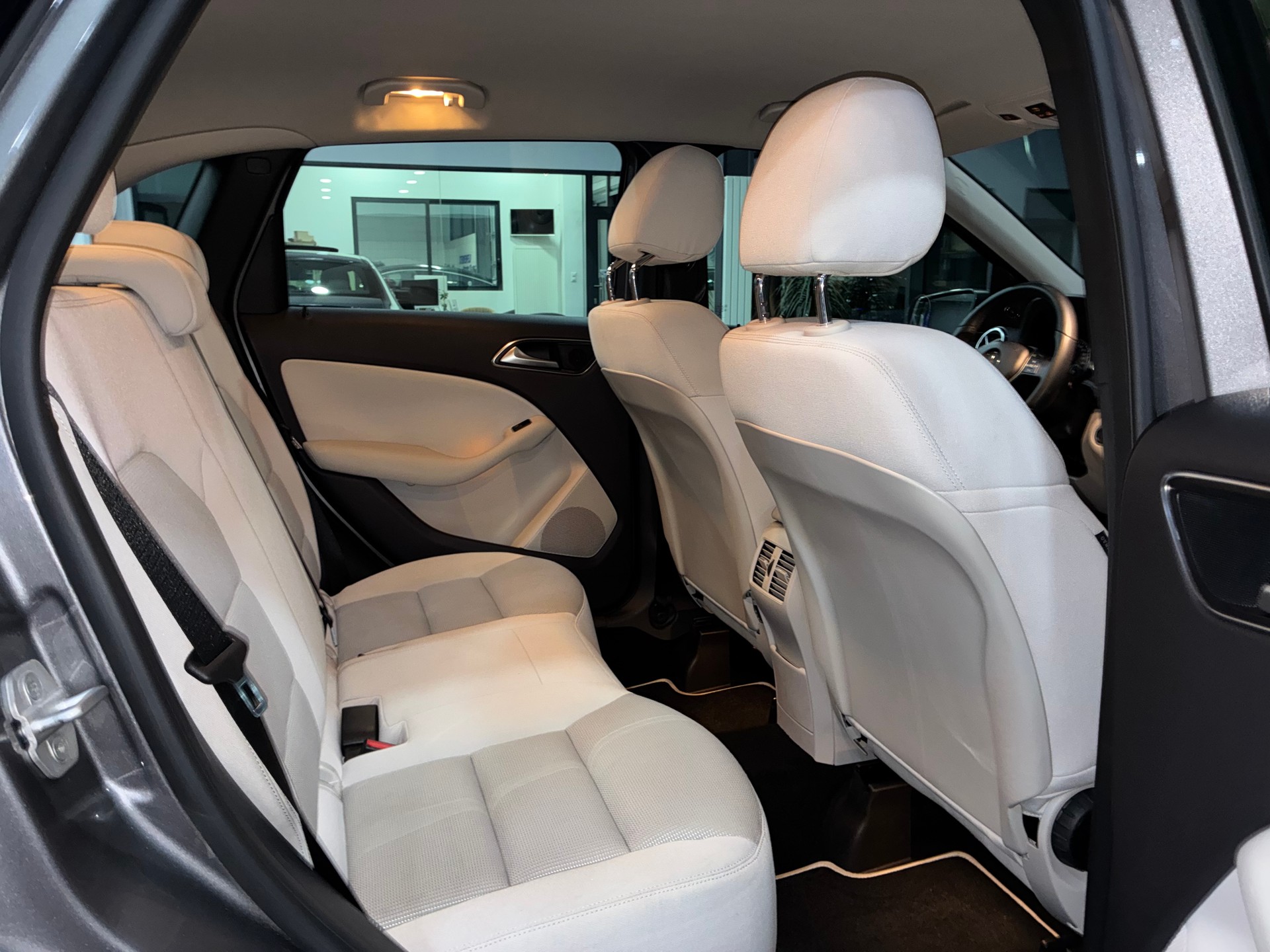 MERCEDES-BENZ B 220 4Matic 7G-DCT-image-12