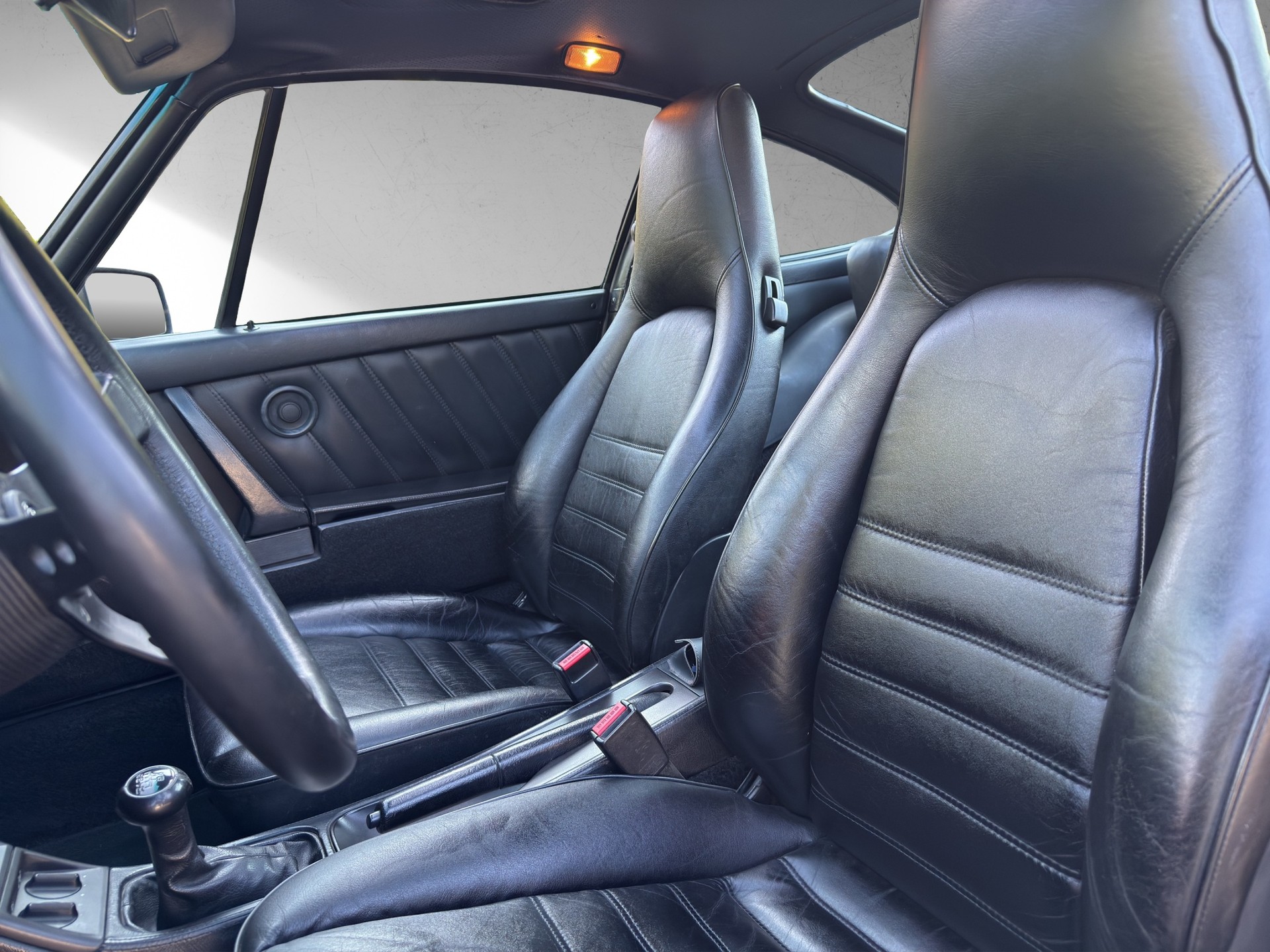 PORSCHE 911 Carrera 4-image-7