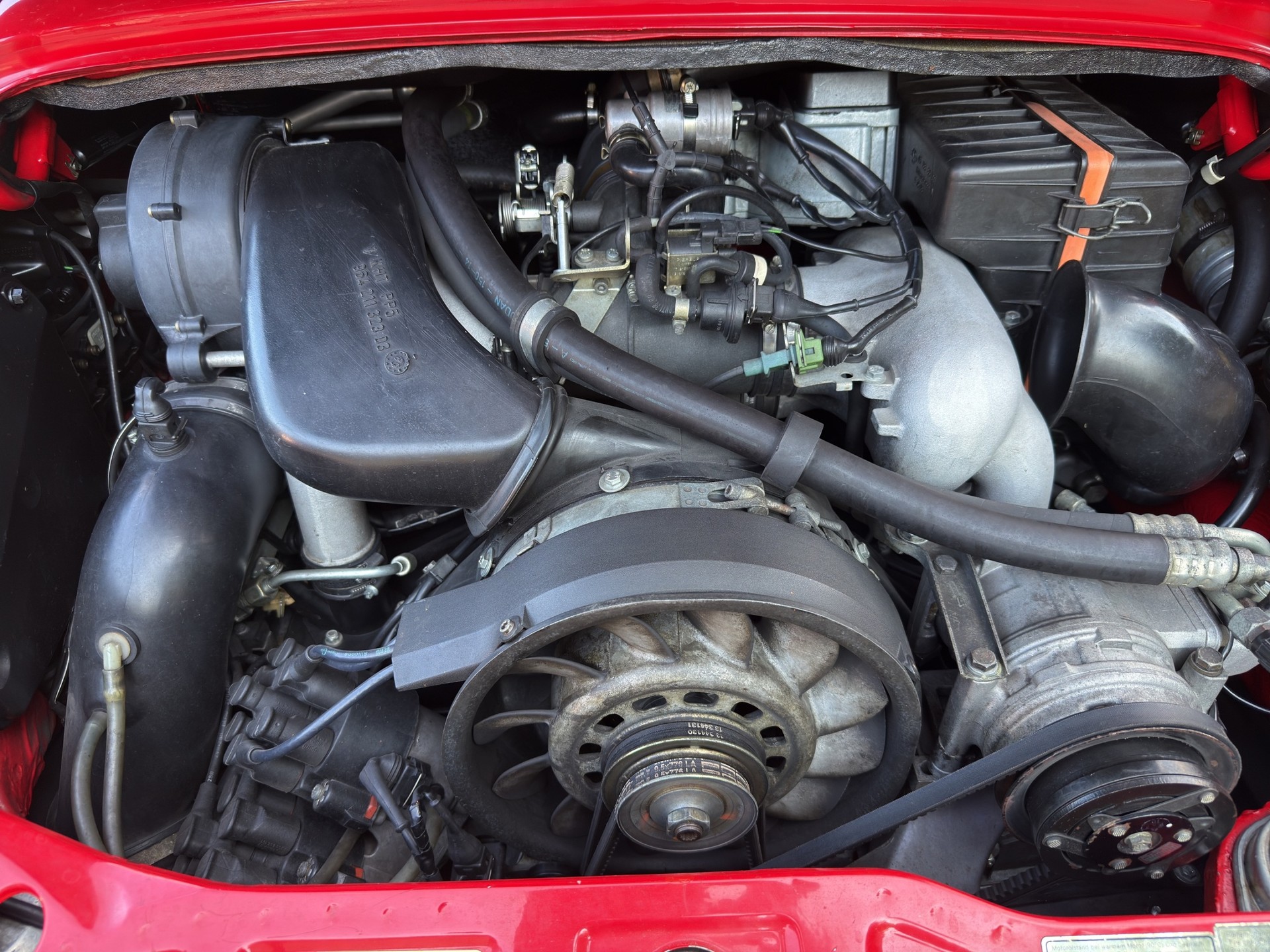 PORSCHE 911 Carrera 4-image-12