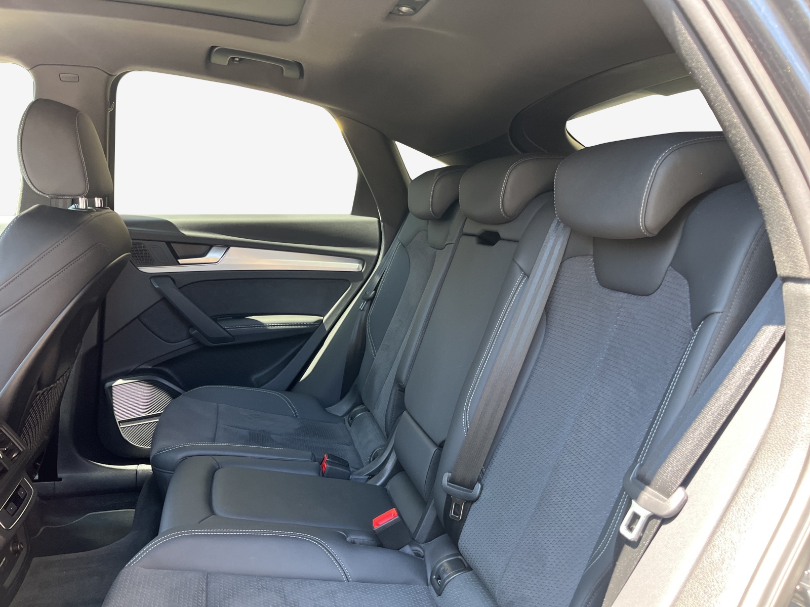 AUDI Q5 Sportback 40 TDI Blackedition quattro S-tronic-image-11