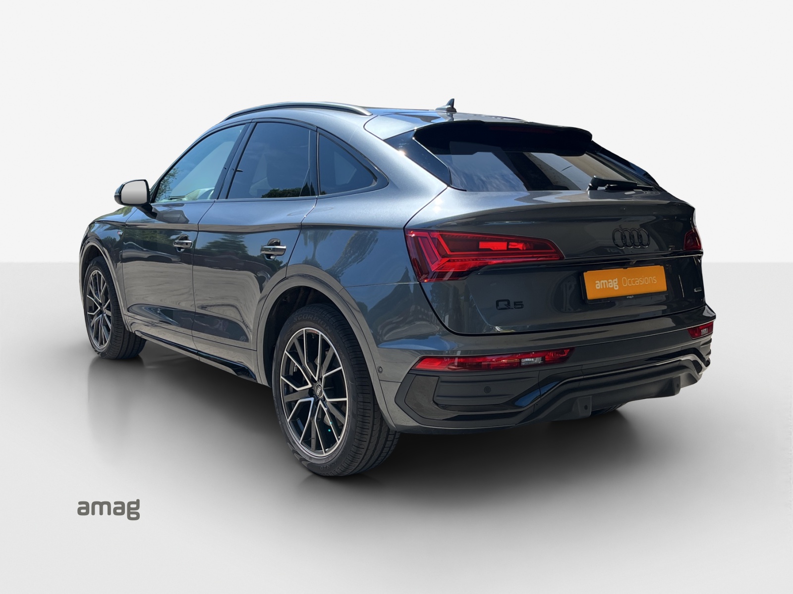 AUDI Q5 Sportback 40 TDI Blackedition quattro S-tronic-image-2