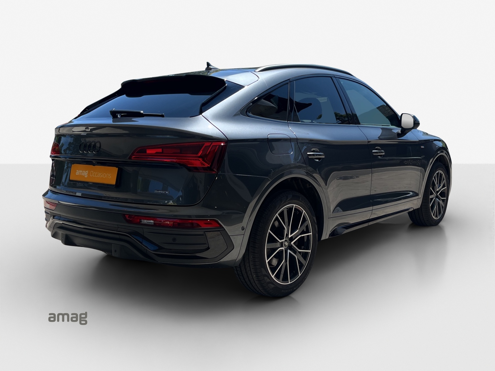 AUDI Q5 Sportback 40 TDI Blackedition quattro S-tronic-image-4