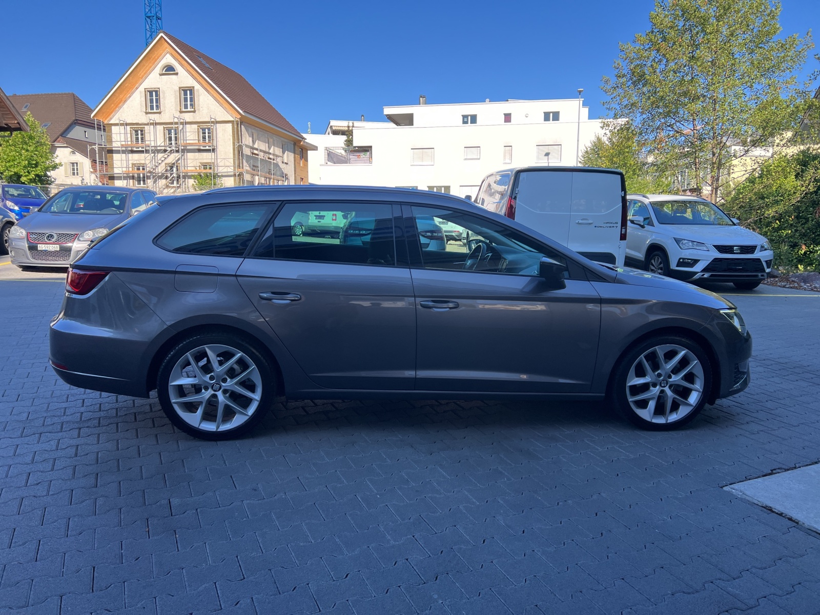 SEAT Leon ST 1.4 TSI FR Line DSG-image-4