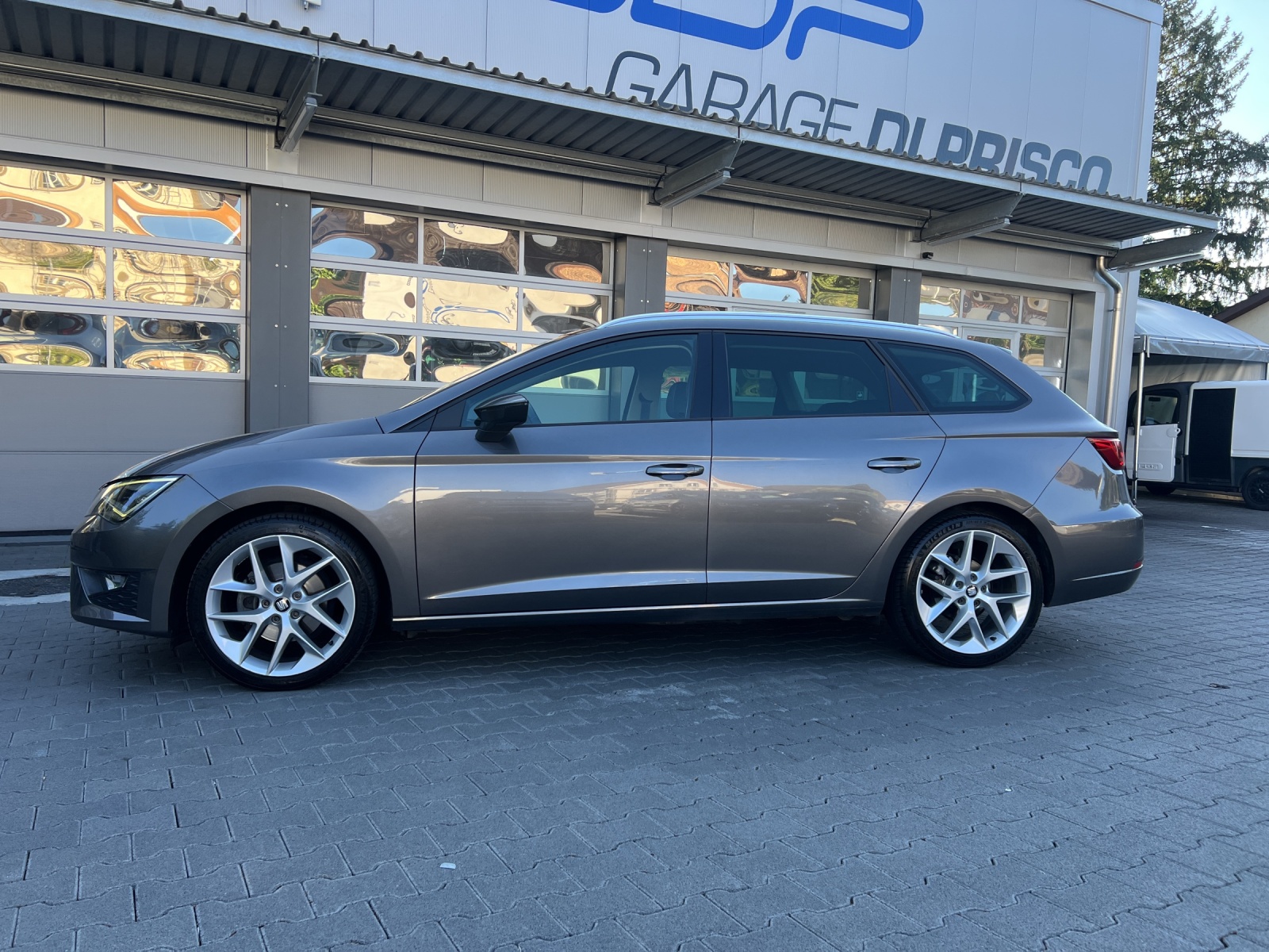 SEAT Leon ST 1.4 TSI FR Line DSG-image-1