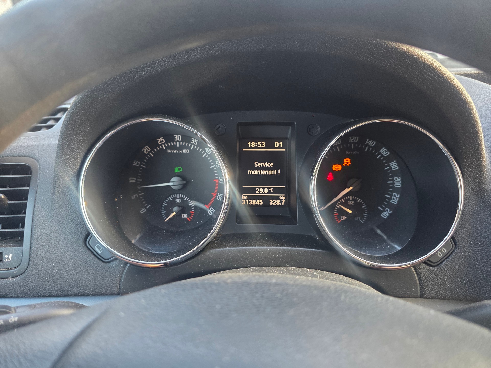 SKODA Yeti 2.0 TDI Experience 4x4 DSG-image-15
