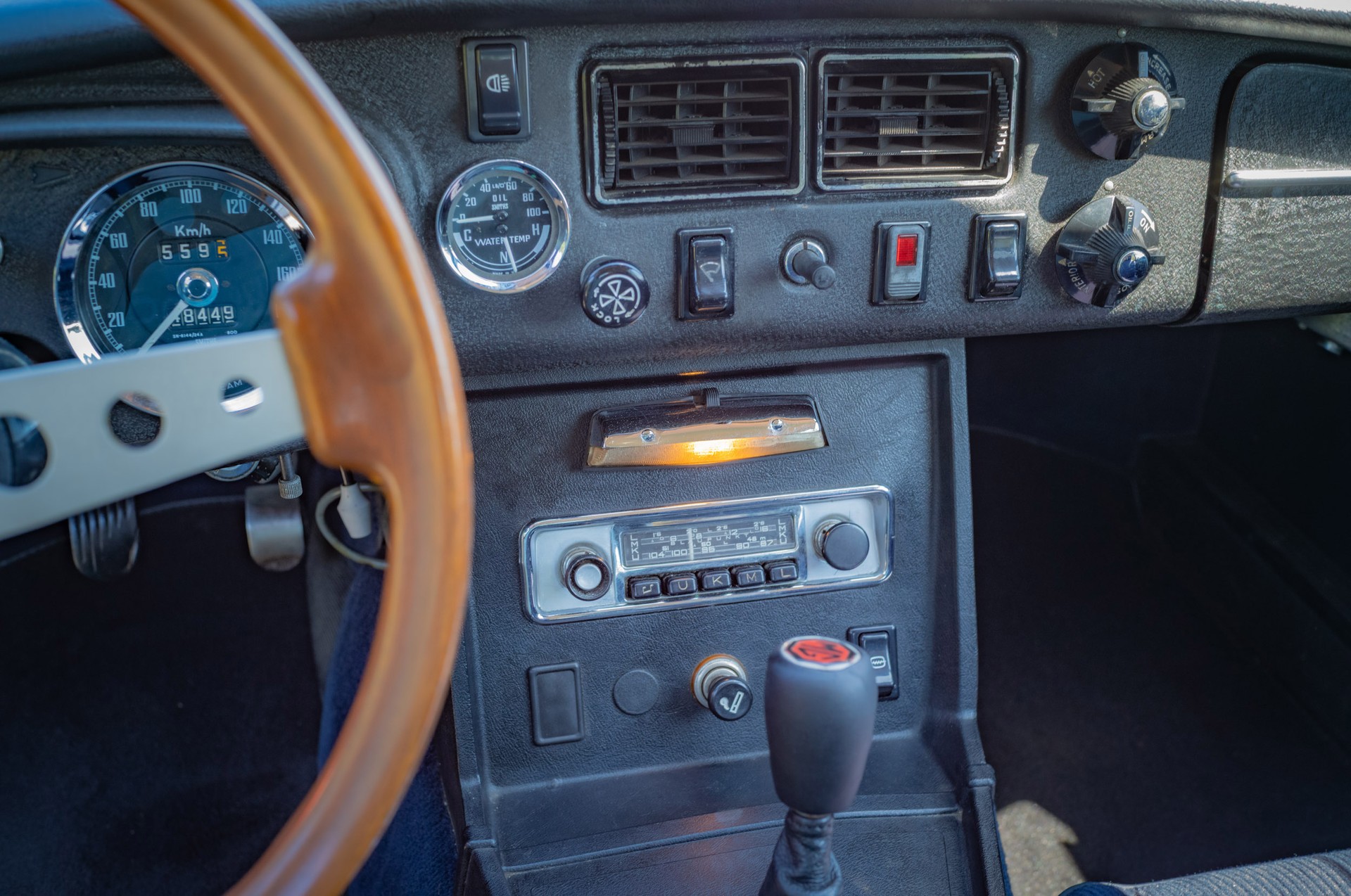 MG MG MGB GT 1973-image-14