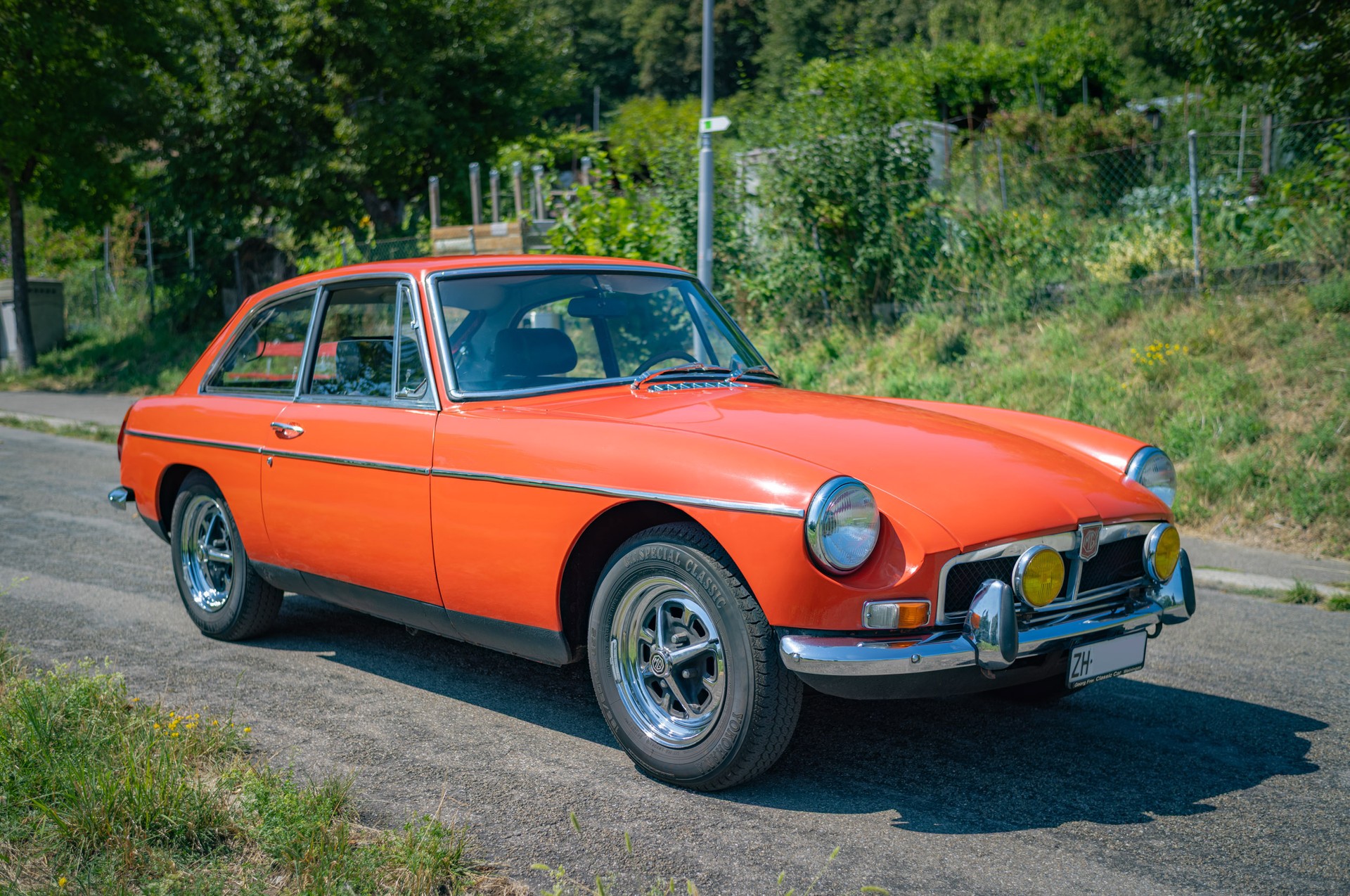 MG MG MGB GT 1973-image-9