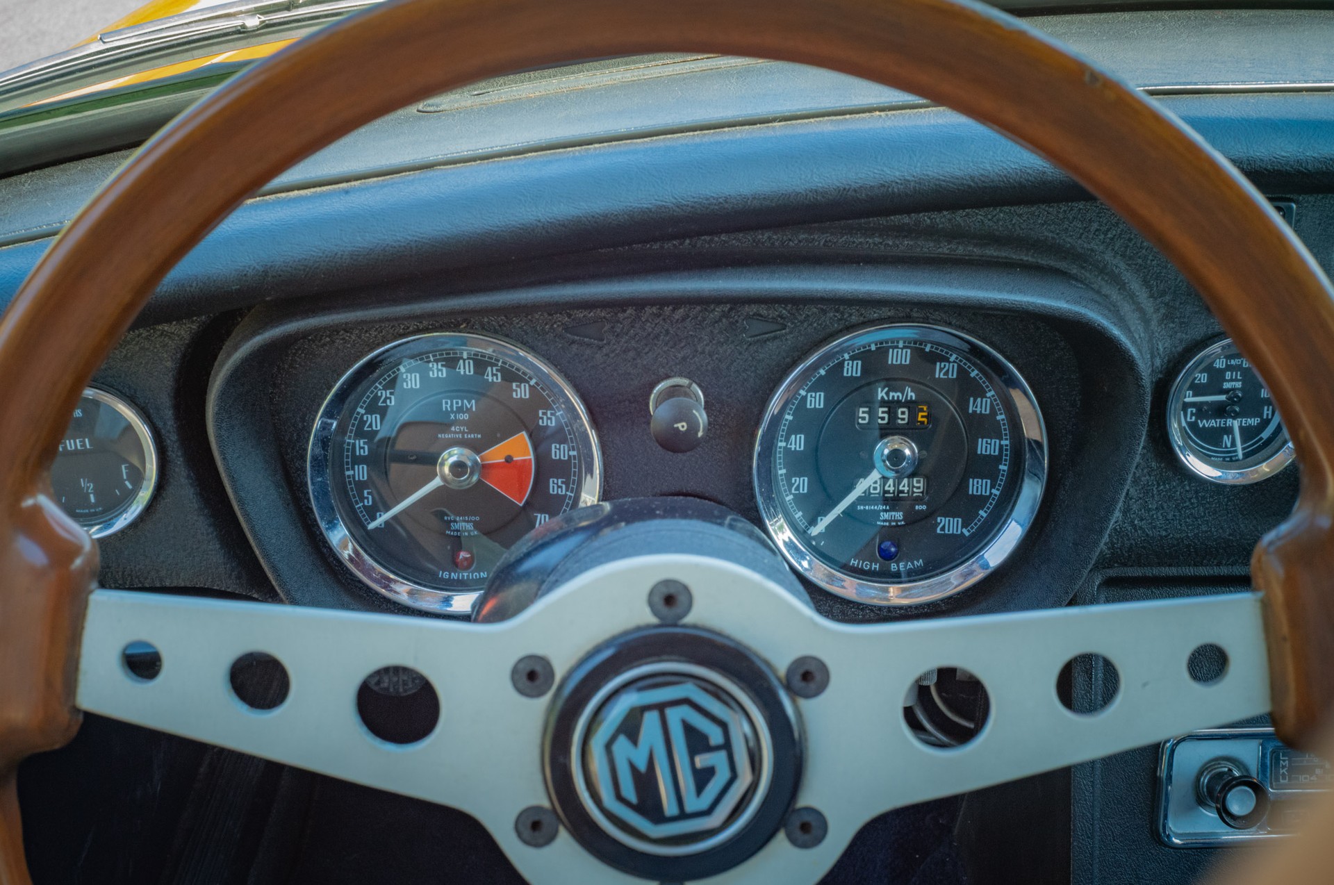 MG MG MGB GT 1973-image-13