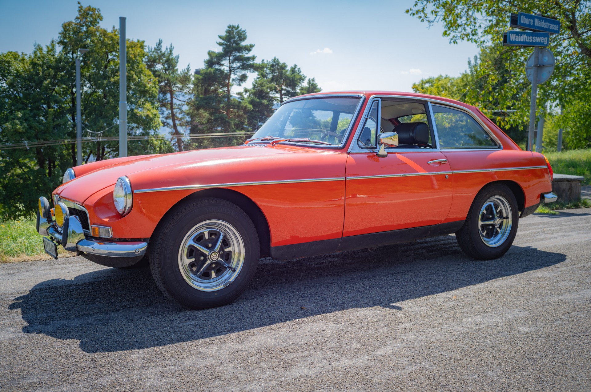 MG MG MGB GT 1973-image-2