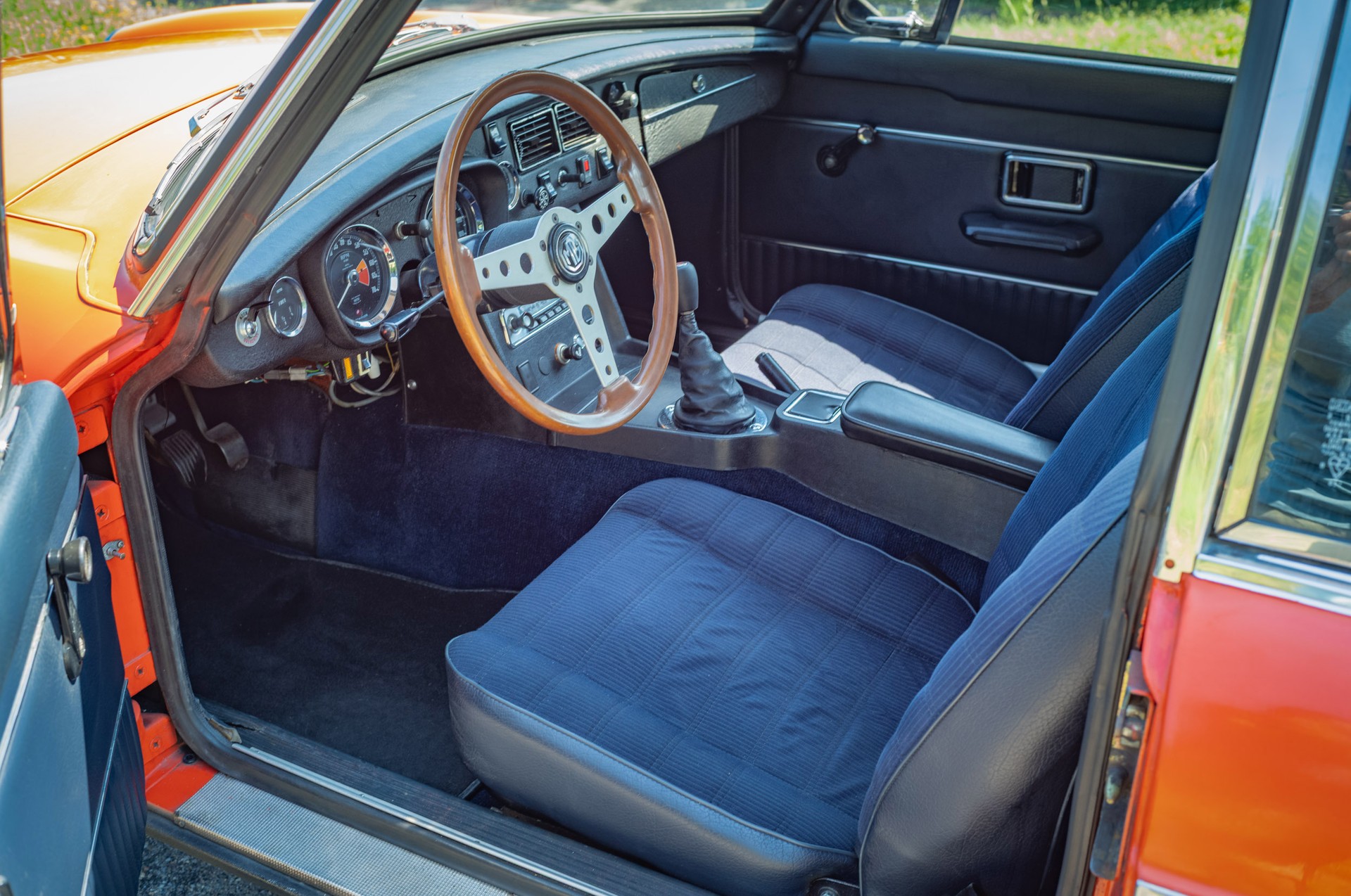 MG MG MGB GT 1973-image-12