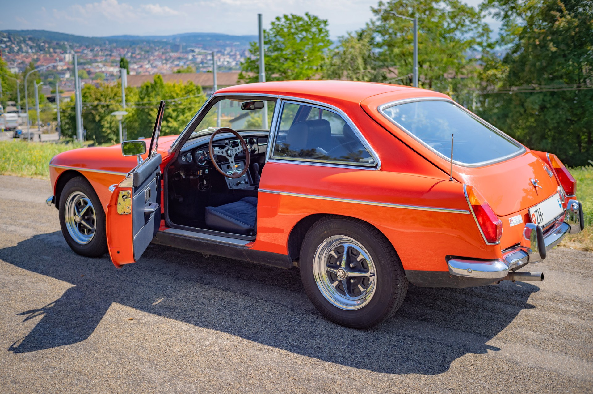 MG MG MGB GT 1973-image-11