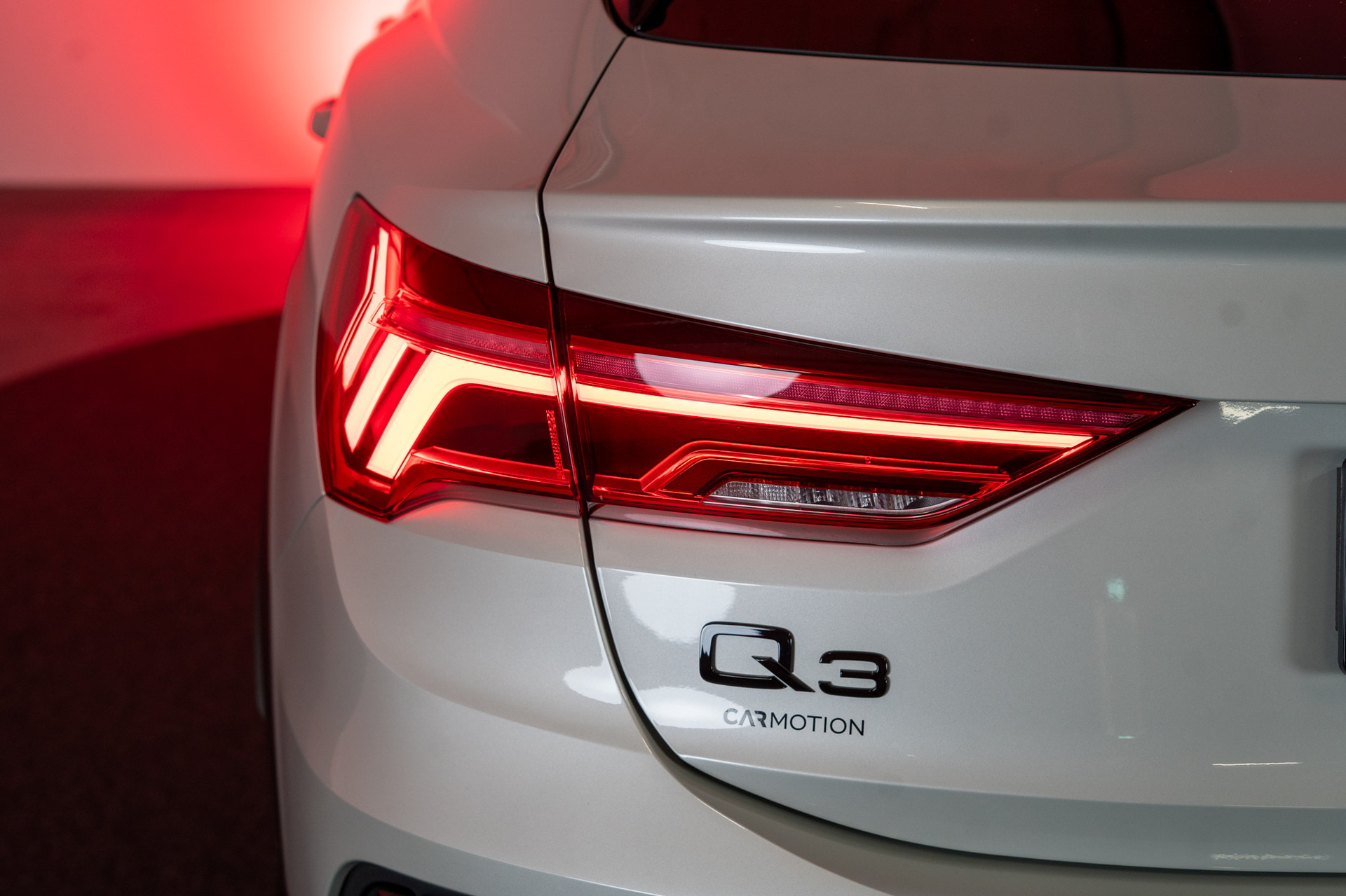 AUDI Q3 Sportback 2.0 45 TFSI S line quattro S-Tronic / CH-Fahrzeug / Rückfahrkamera / Ambientebeleuchtun-image-5