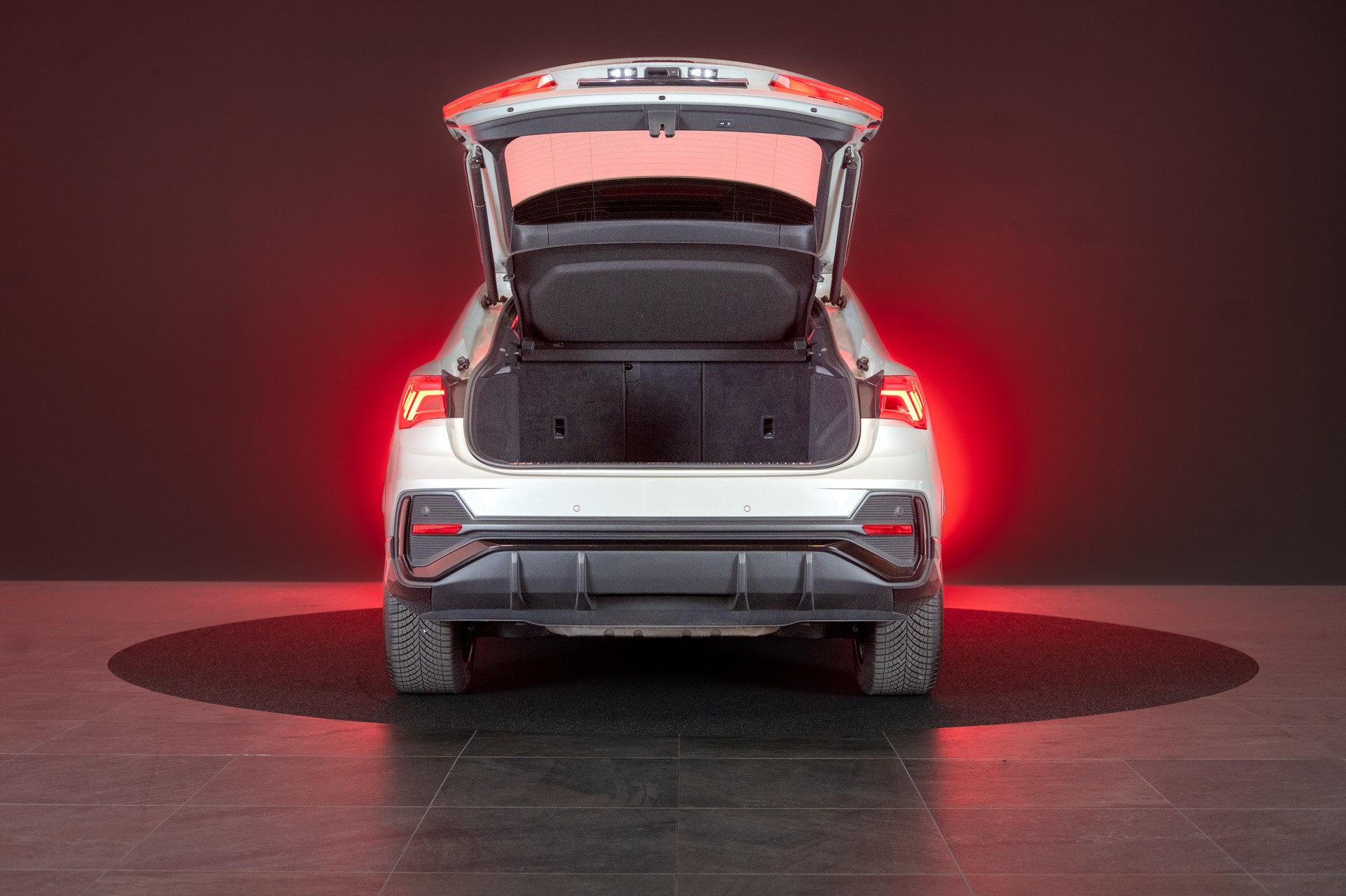 AUDI Q3 Sportback 2.0 45 TFSI S line quattro S-Tronic / CH-Fahrzeug / Rückfahrkamera / Ambientebeleuchtun-image-6