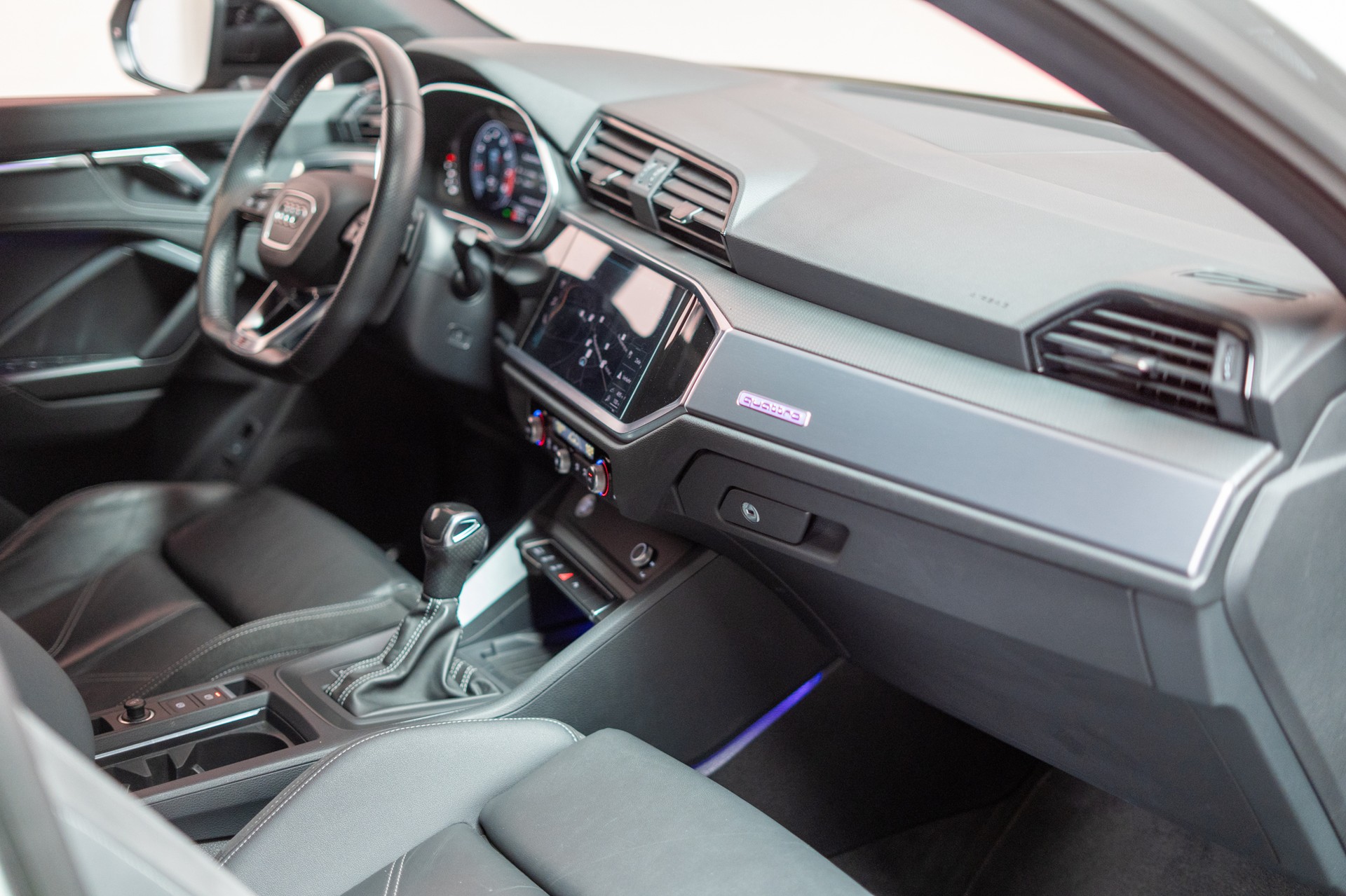 AUDI Q3 Sportback 2.0 45 TFSI S line quattro S-Tronic / CH-Fahrzeug / Rückfahrkamera / Ambientebeleuchtun-image-14