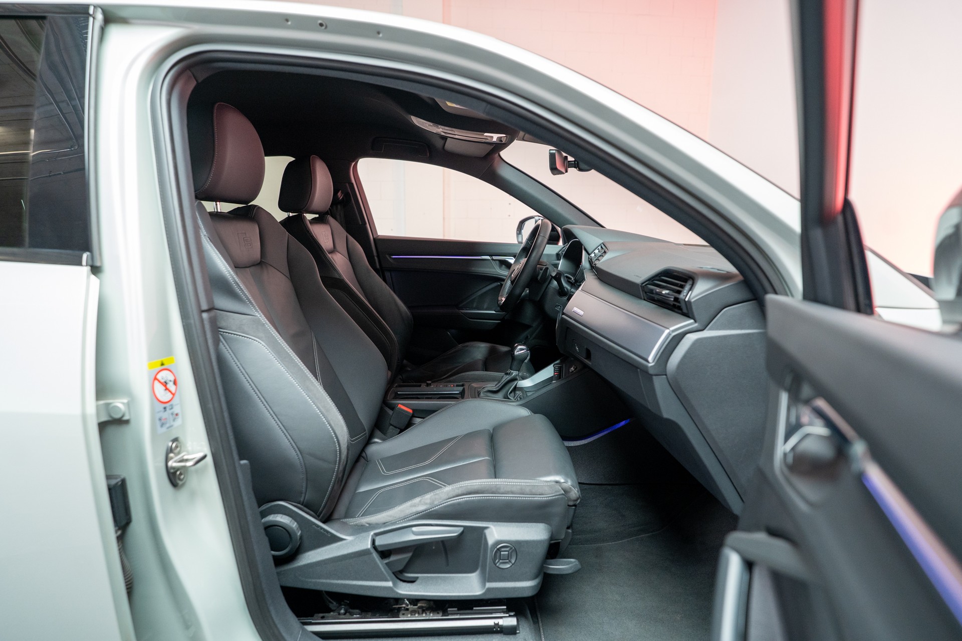 AUDI Q3 Sportback 2.0 45 TFSI S line quattro S-Tronic / CH-Fahrzeug / Rückfahrkamera / Ambientebeleuchtun-image-13
