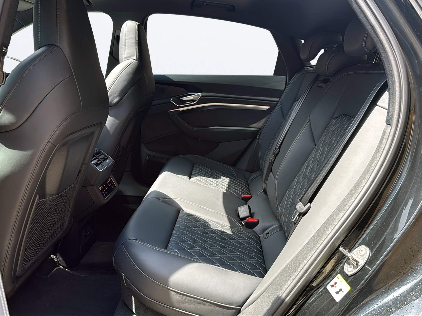 AUDI e-tron 55 Sportback S Line Black Edition quattro-image-13