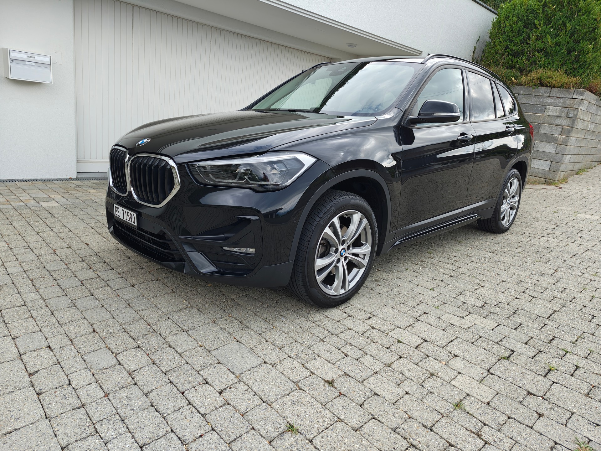 BMW 18d xDrive sport line-image-0