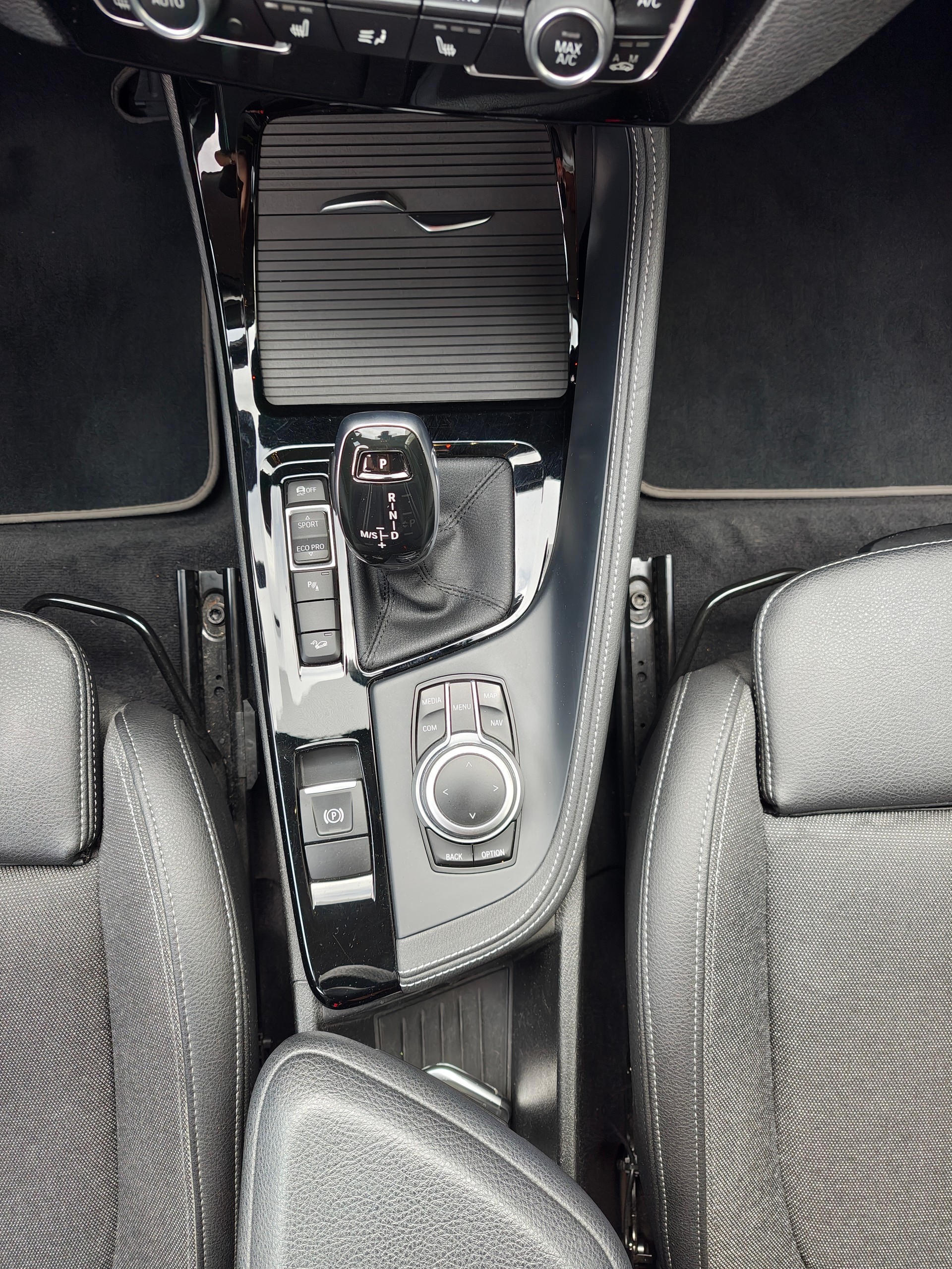 BMW 18d xDrive sport line-image-5