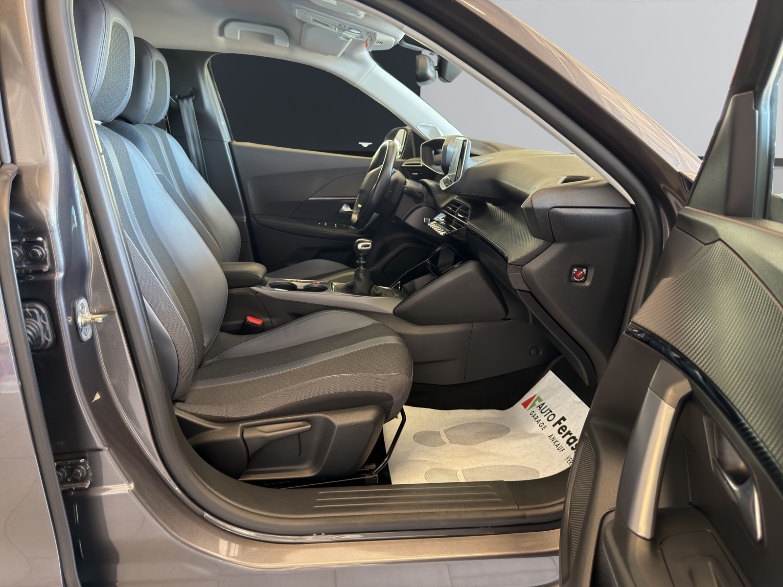 PEUGEOT 2008 1.5 BlueHDi GT Line-image-20