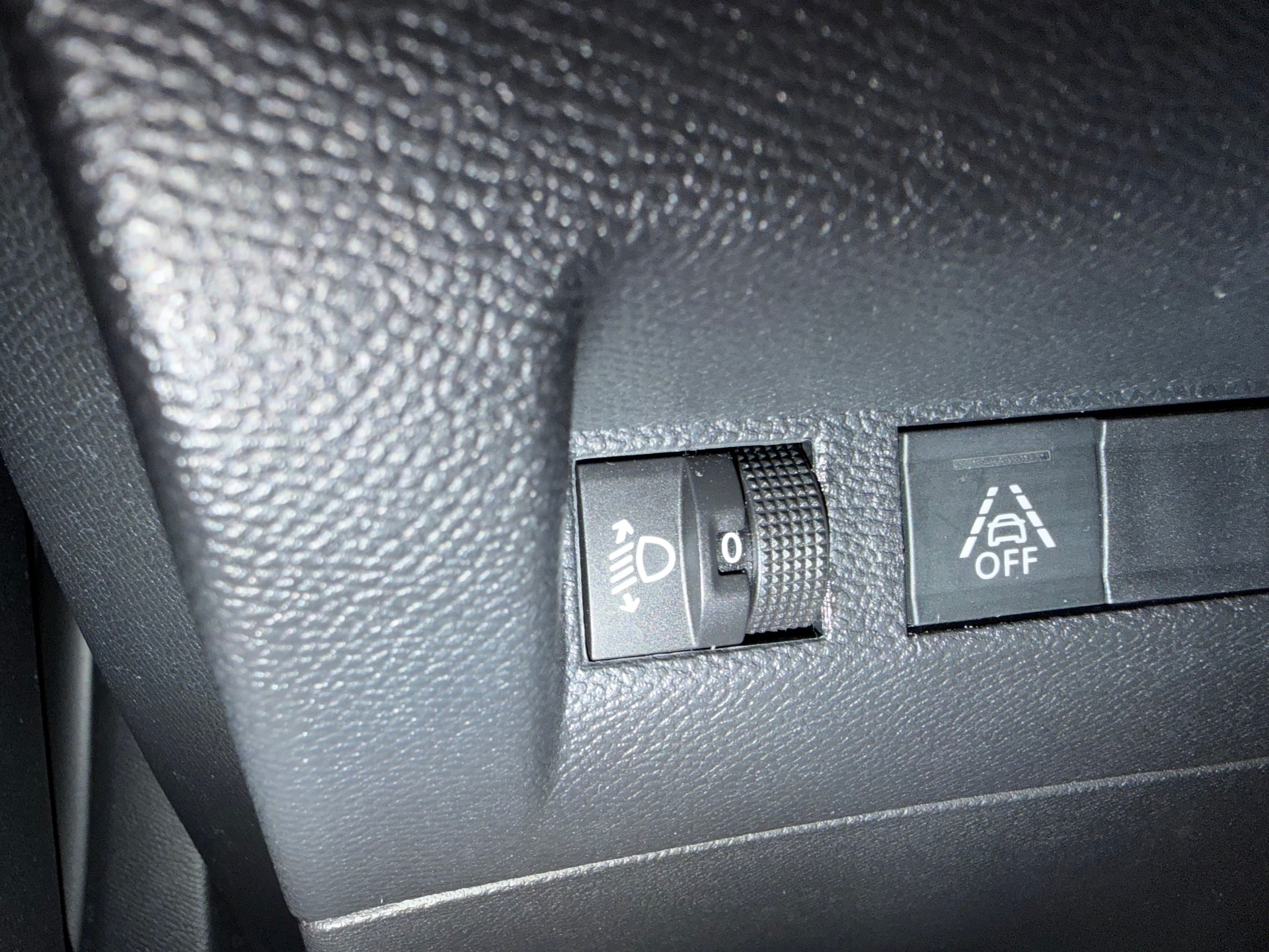 PEUGEOT 2008 1.5 BlueHDi GT Line-image-24