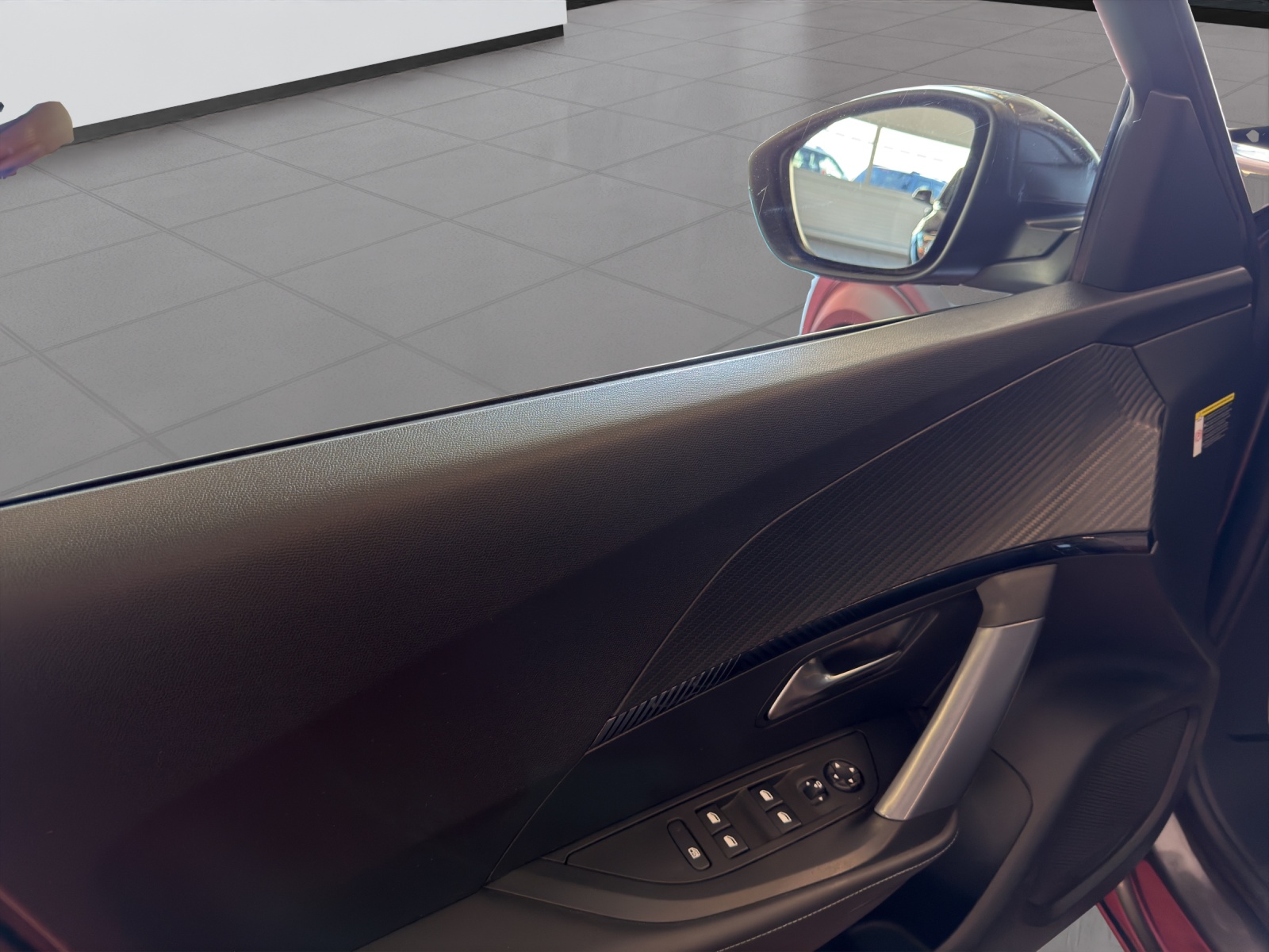 PEUGEOT 2008 1.5 BlueHDi GT Line-image-15