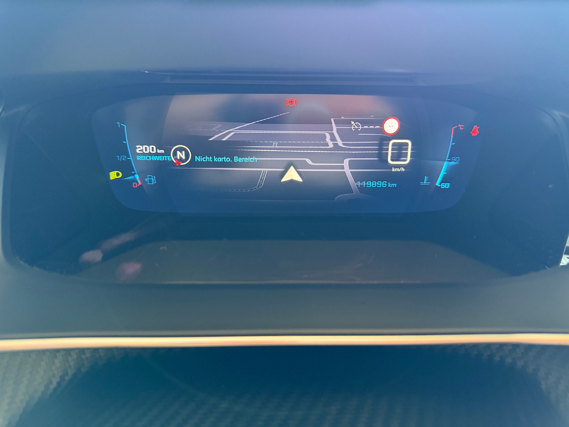 PEUGEOT 2008 1.5 BlueHDi GT Line-image-25