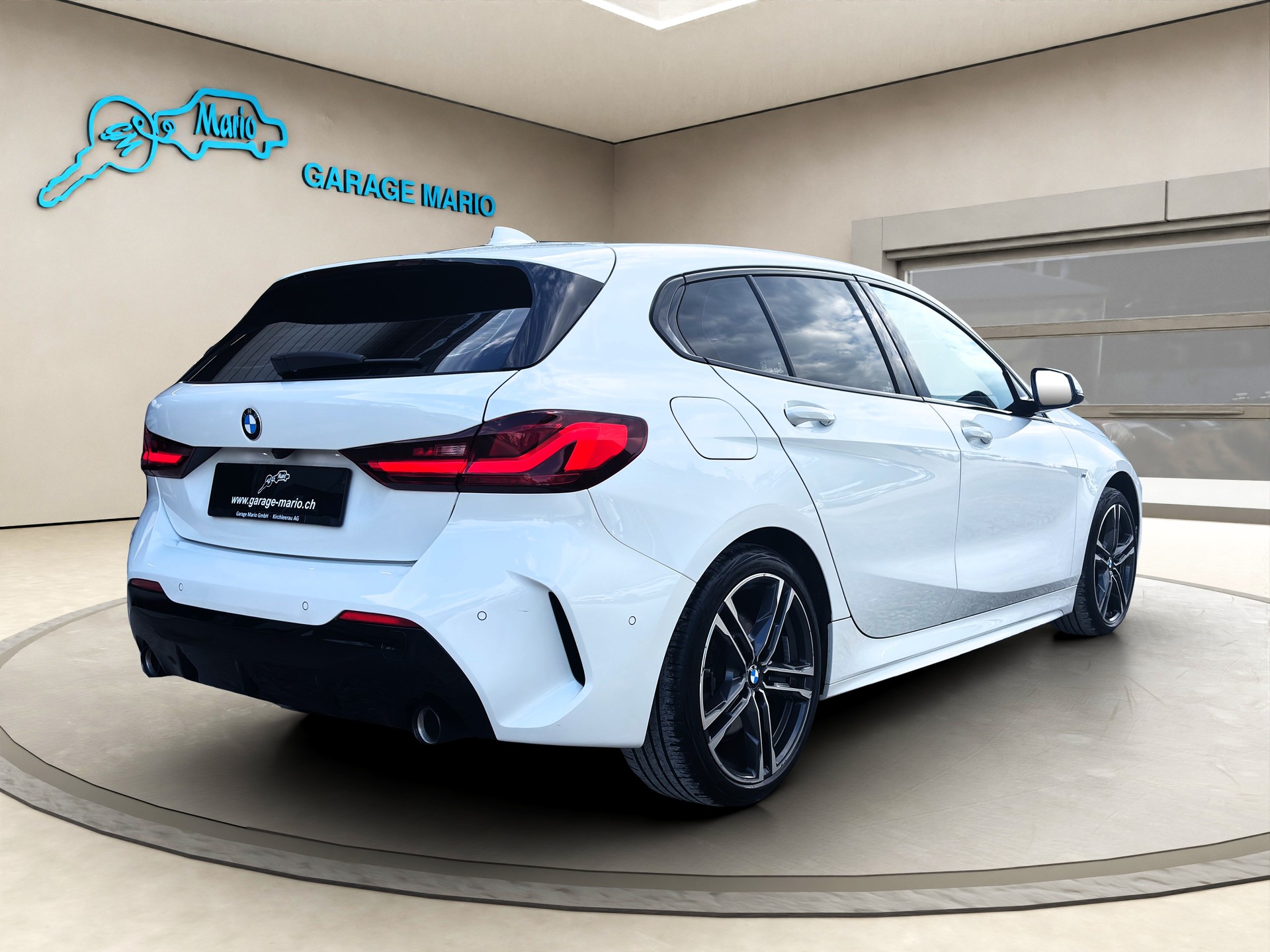 BMW 120d xDrive Steptronic❗Pure M Sport❗✅CH-Fahrzeug & Werksgarantie und 8-fach bereift auf ALU✅-image-4