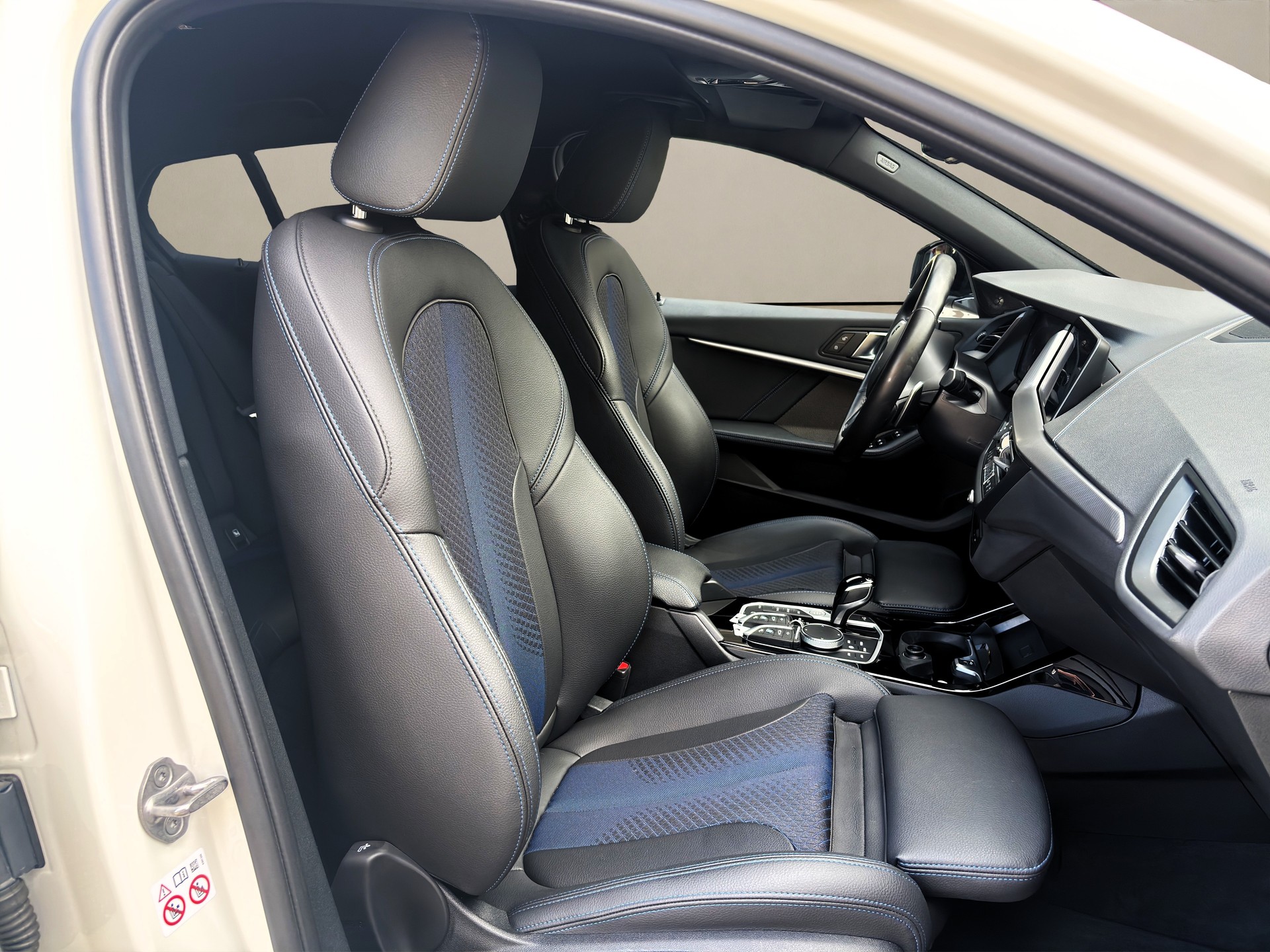 BMW 120d xDrive Steptronic❗Pure M Sport❗✅CH-Fahrzeug & Werksgarantie und 8-fach bereift auf ALU✅-image-9