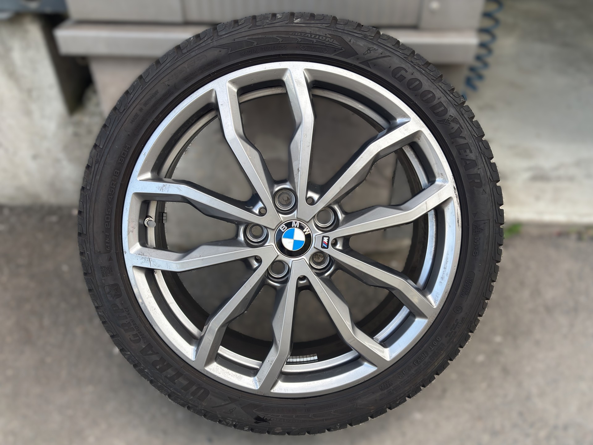 BMW 120d xDrive Steptronic❗Pure M Sport❗✅CH-Fahrzeug & Werksgarantie und 8-fach bereift auf ALU✅-image-12