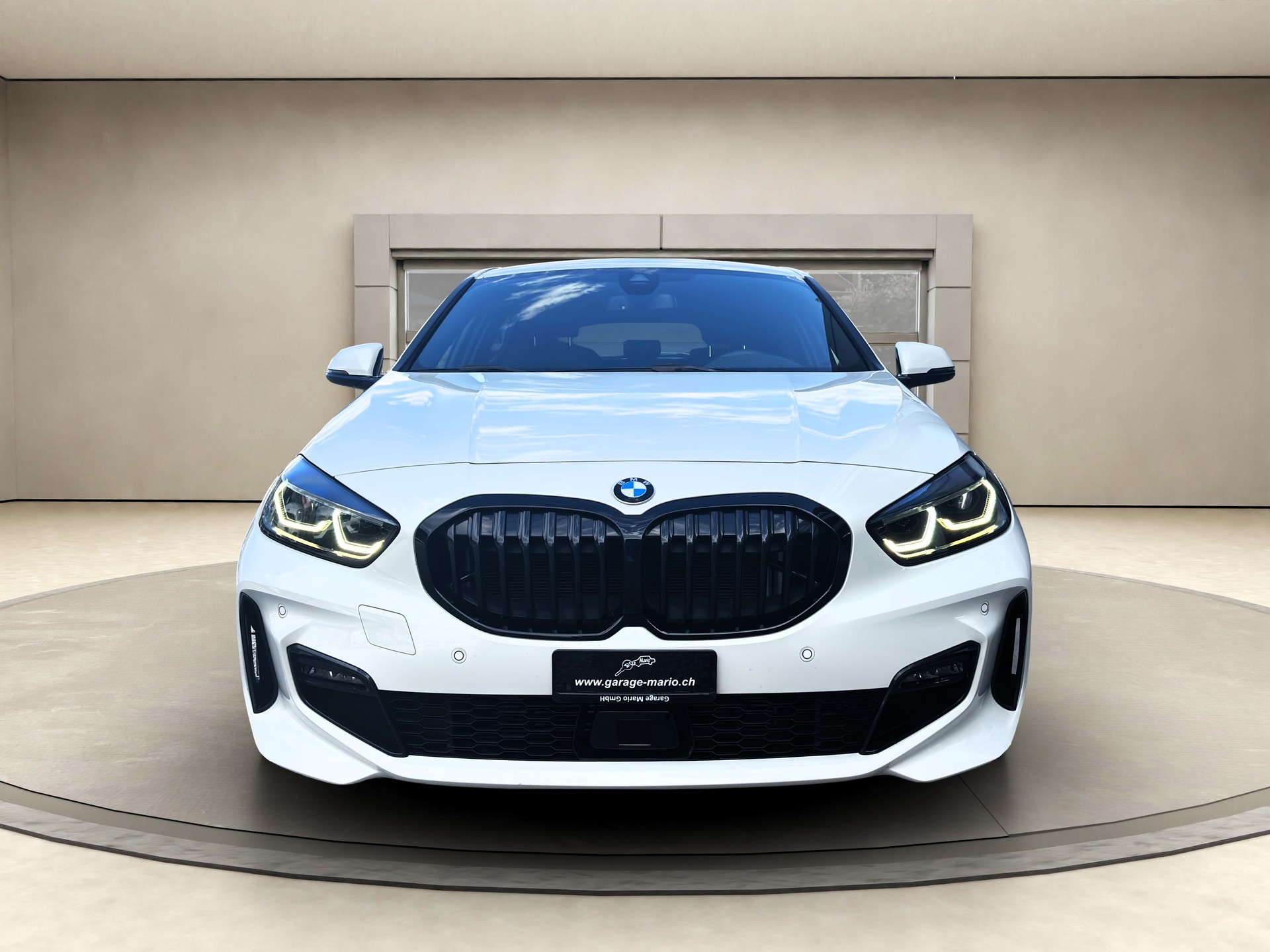 BMW 120d xDrive Steptronic❗Pure M Sport❗✅CH-Fahrzeug & Werksgarantie und 8-fach bereift auf ALU✅-image-1