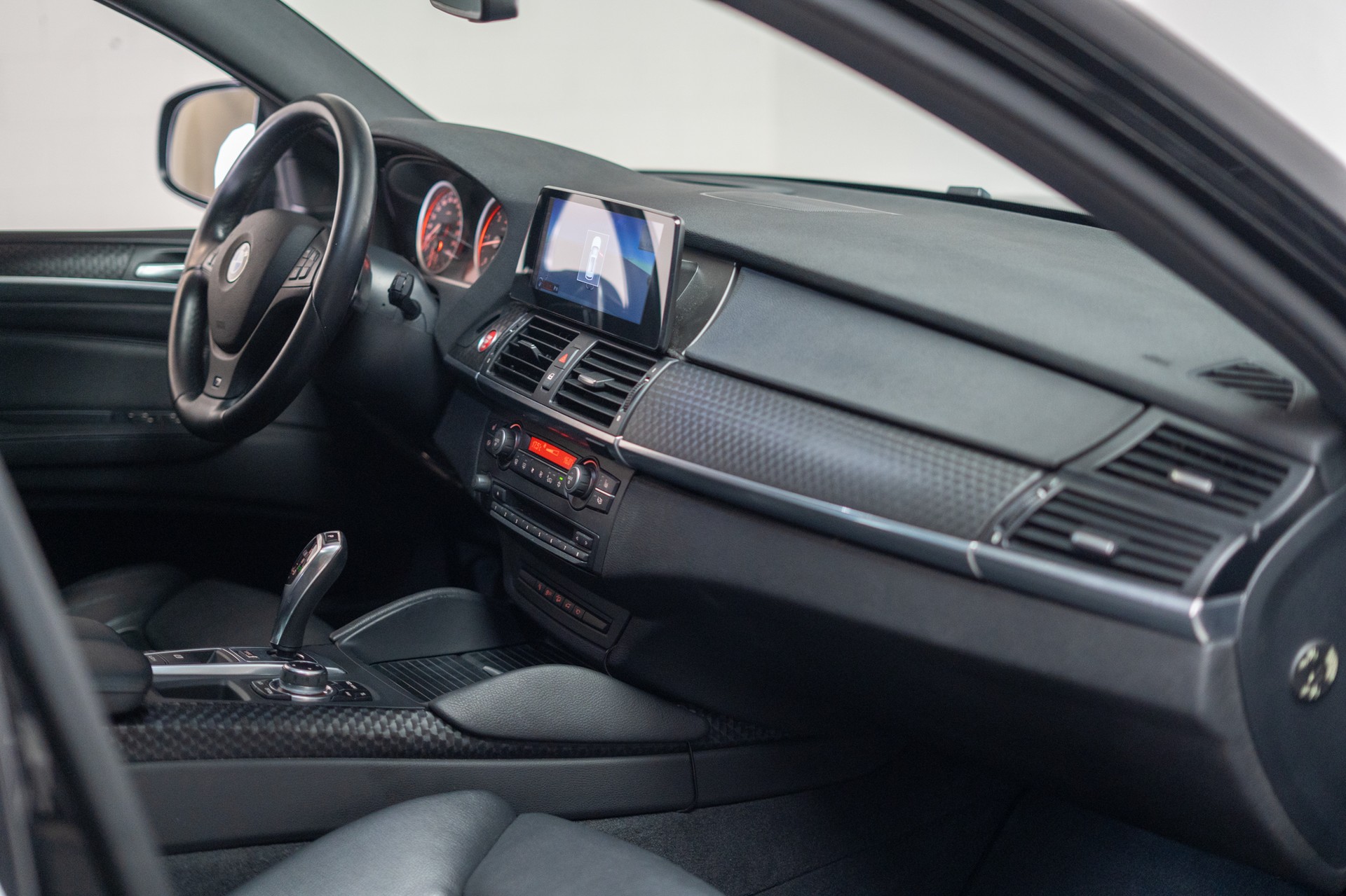 BMW X6 M50d / CH-Fahrezug / Panorama / Rückfahrkamera / HeadUp-image-17