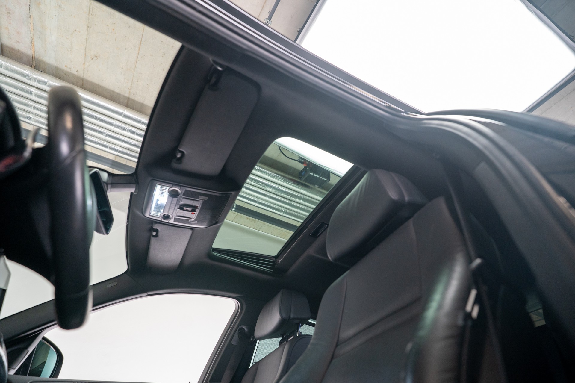 BMW X6 M50d / CH-Fahrezug / Panorama / Rückfahrkamera / HeadUp-image-10