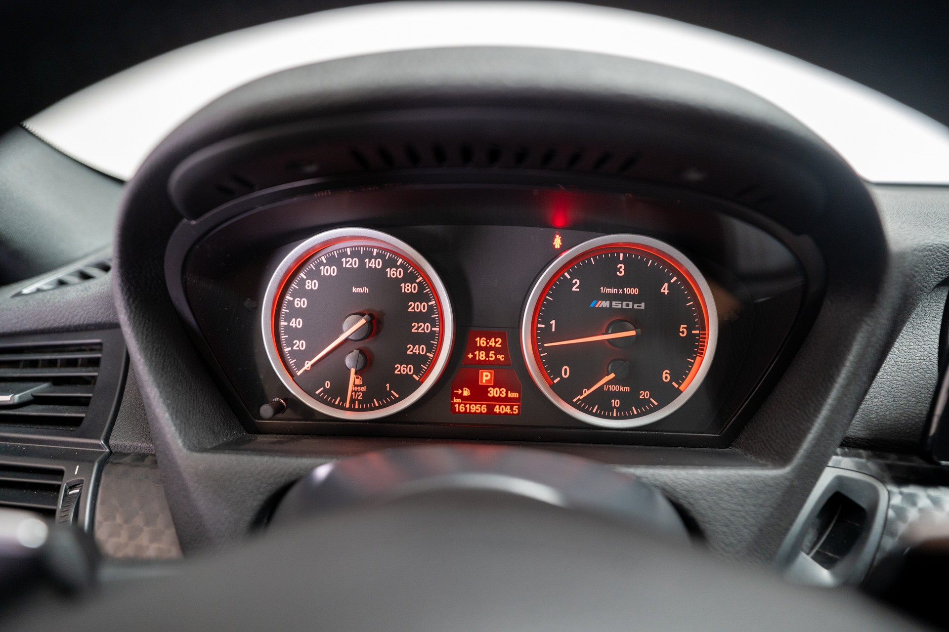 BMW X6 M50d / CH-Fahrezug / Panorama / Rückfahrkamera / HeadUp-image-21