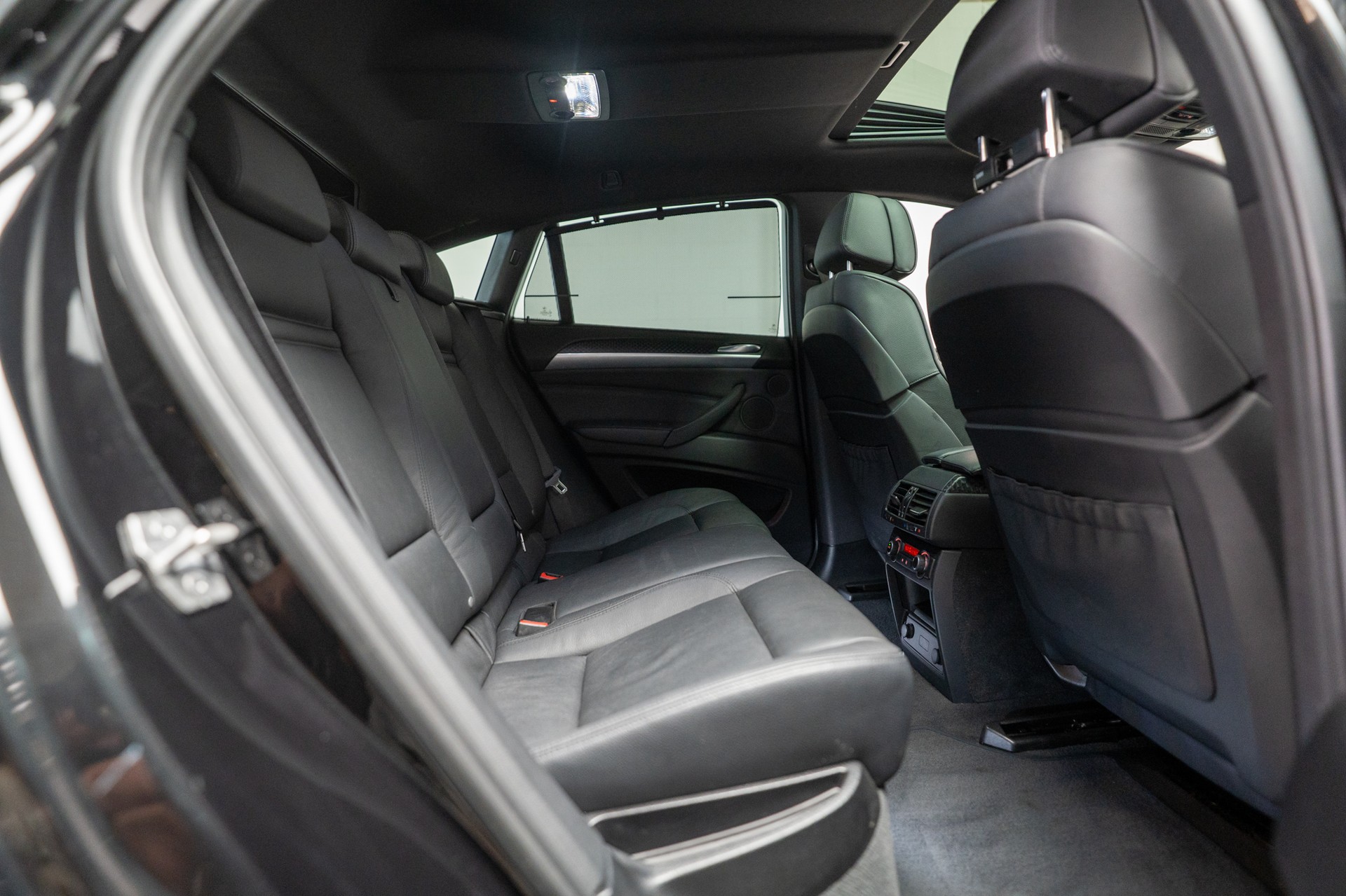 BMW X6 M50d / CH-Fahrezug / Panorama / Rückfahrkamera / HeadUp-image-15
